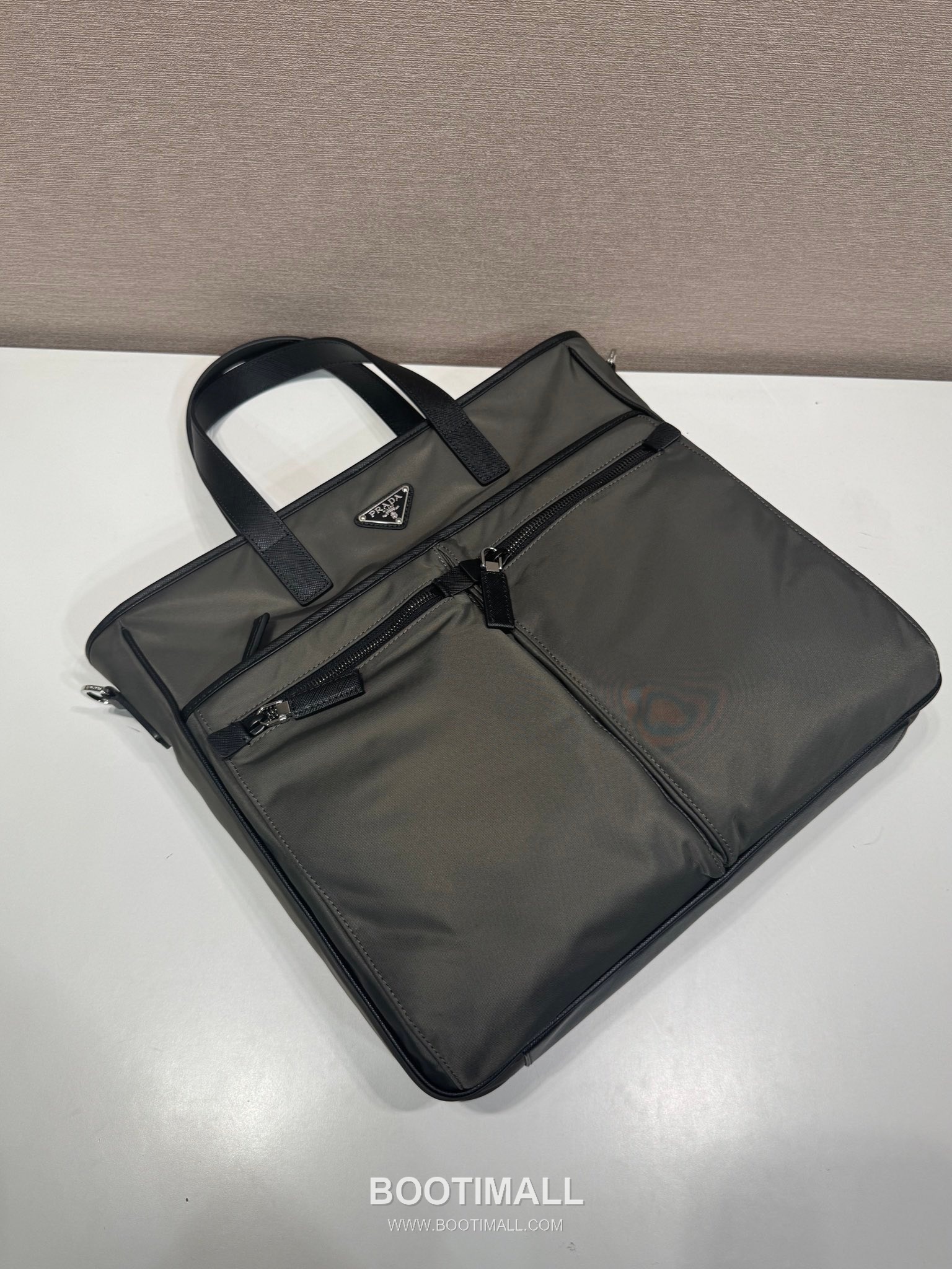 Prada Parachute Nylon Tote Bag with Multi Compartment and Minimal Design 프라다 패러슈트 나일론 멀티수납 미니멀 토트백 2VG860 34cm 5