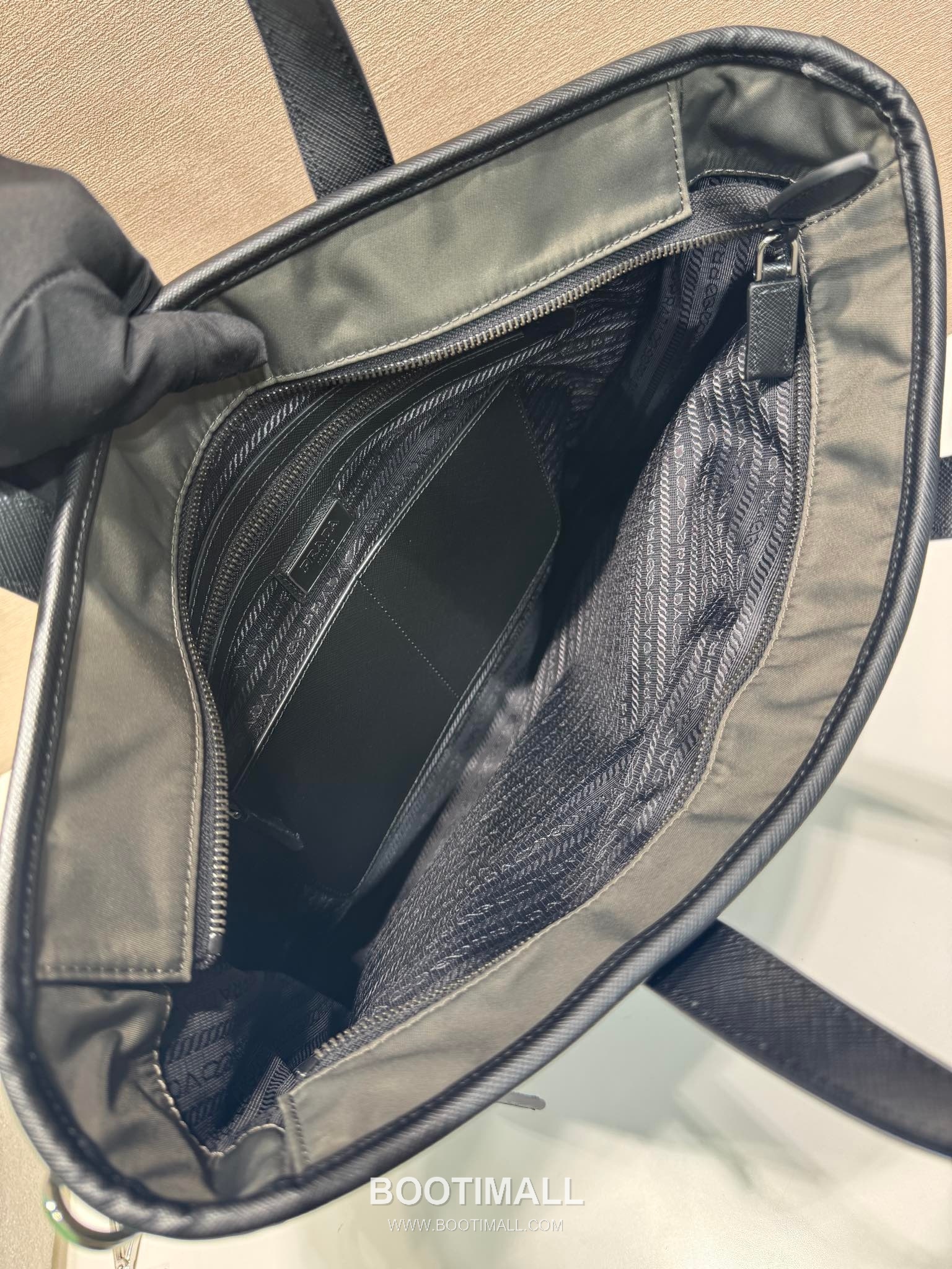 Prada Parachute Nylon Tote Bag with Multi Compartment and Minimal Design 프라다 패러슈트 나일론 멀티수납 미니멀 토트백 2VG860 34cm 8