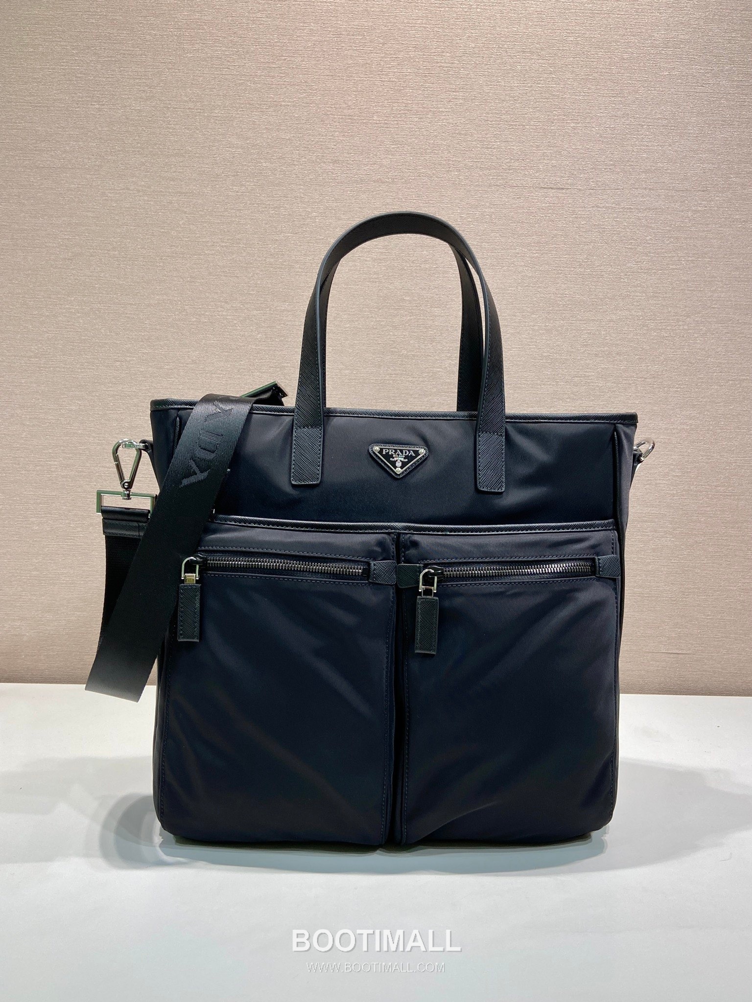 Prada Parachute Nylon Tote Bag with Multi Compartment and Minimal Design 프라다 패러슈트 나일론 멀티수납 미니멀 토트백 2VG860 34cm 10