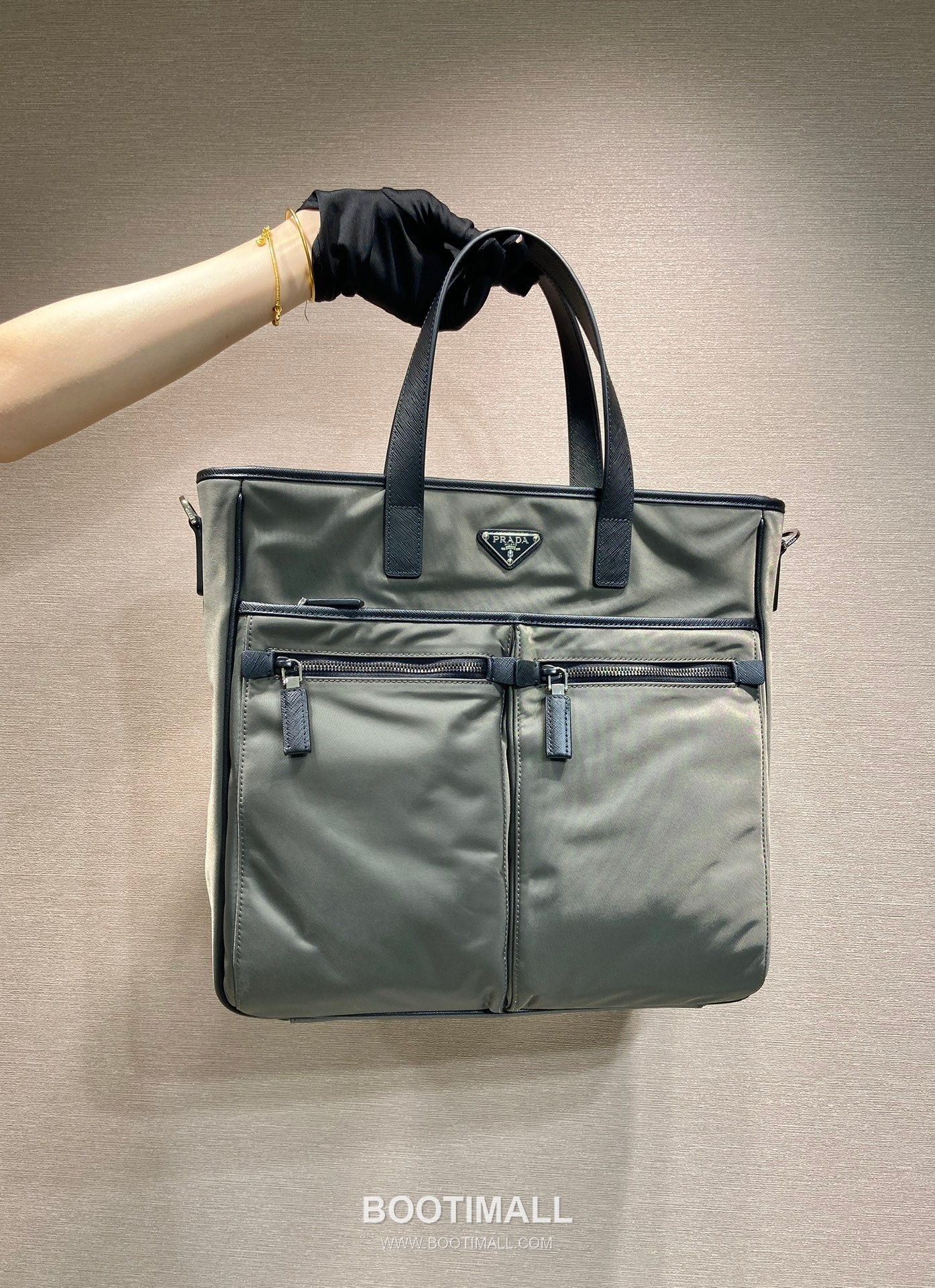 Prada Parachute Nylon Tote Bag with Multi Compartment and Minimal Design 프라다 패러슈트 나일론 멀티수납 미니멀 토트백 2VG860 34cm 11
