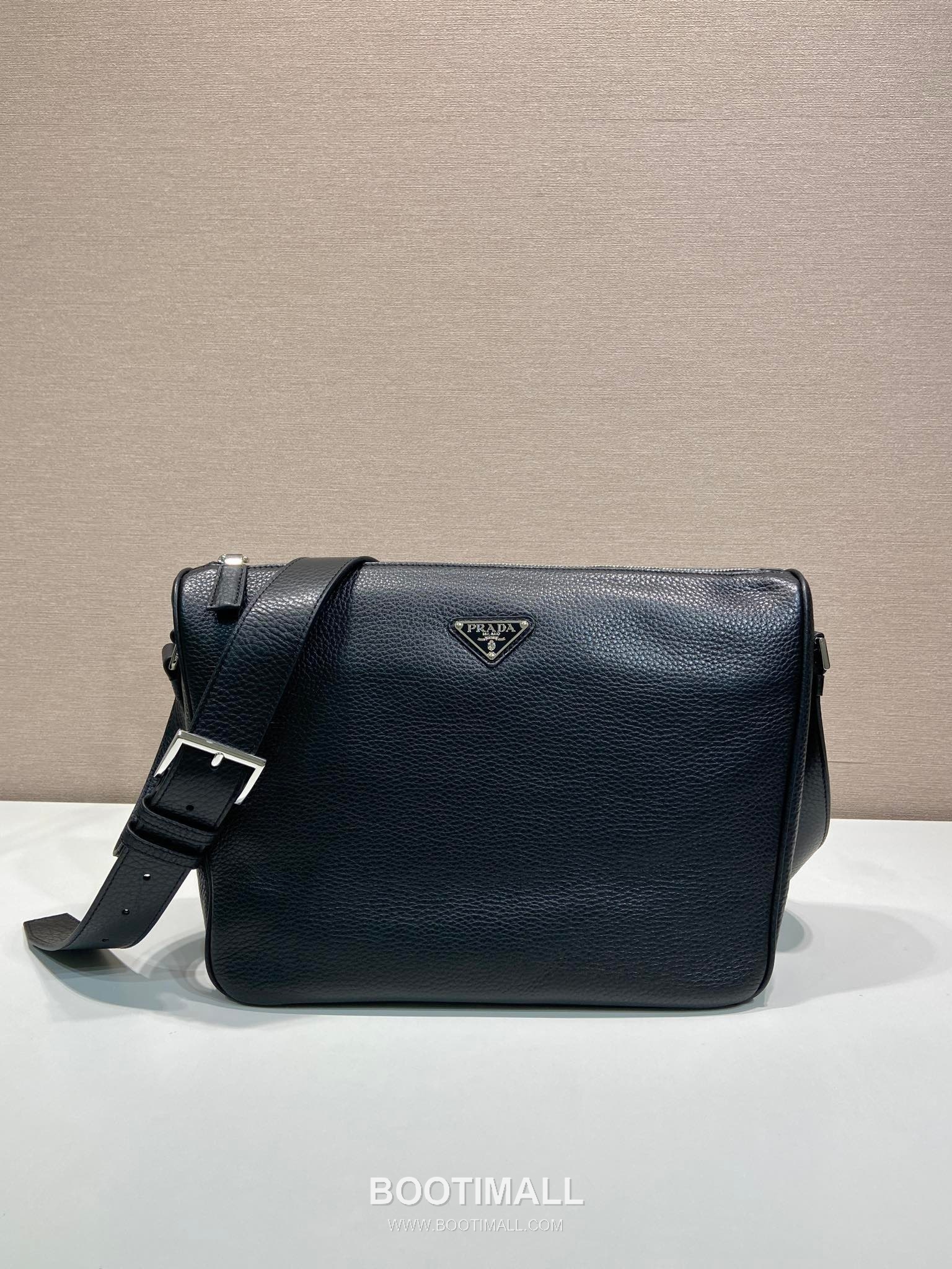 Prada Leather Messenger Bag with Adjustable Strap and Triangle Logo 프라다 레더 조절 스트랩 삼각로고 메신저백 2VH182 30cm 1