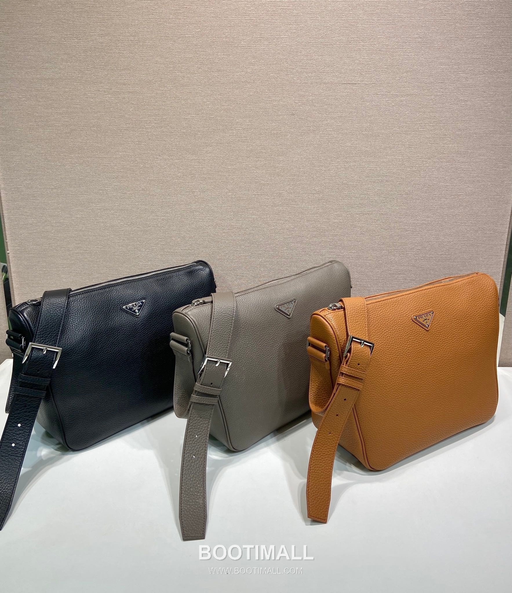 Prada Leather Messenger Bag with Adjustable Strap and Triangle Logo 프라다 레더 조절 스트랩 삼각로고 메신저백 2VH182 30cm 13
