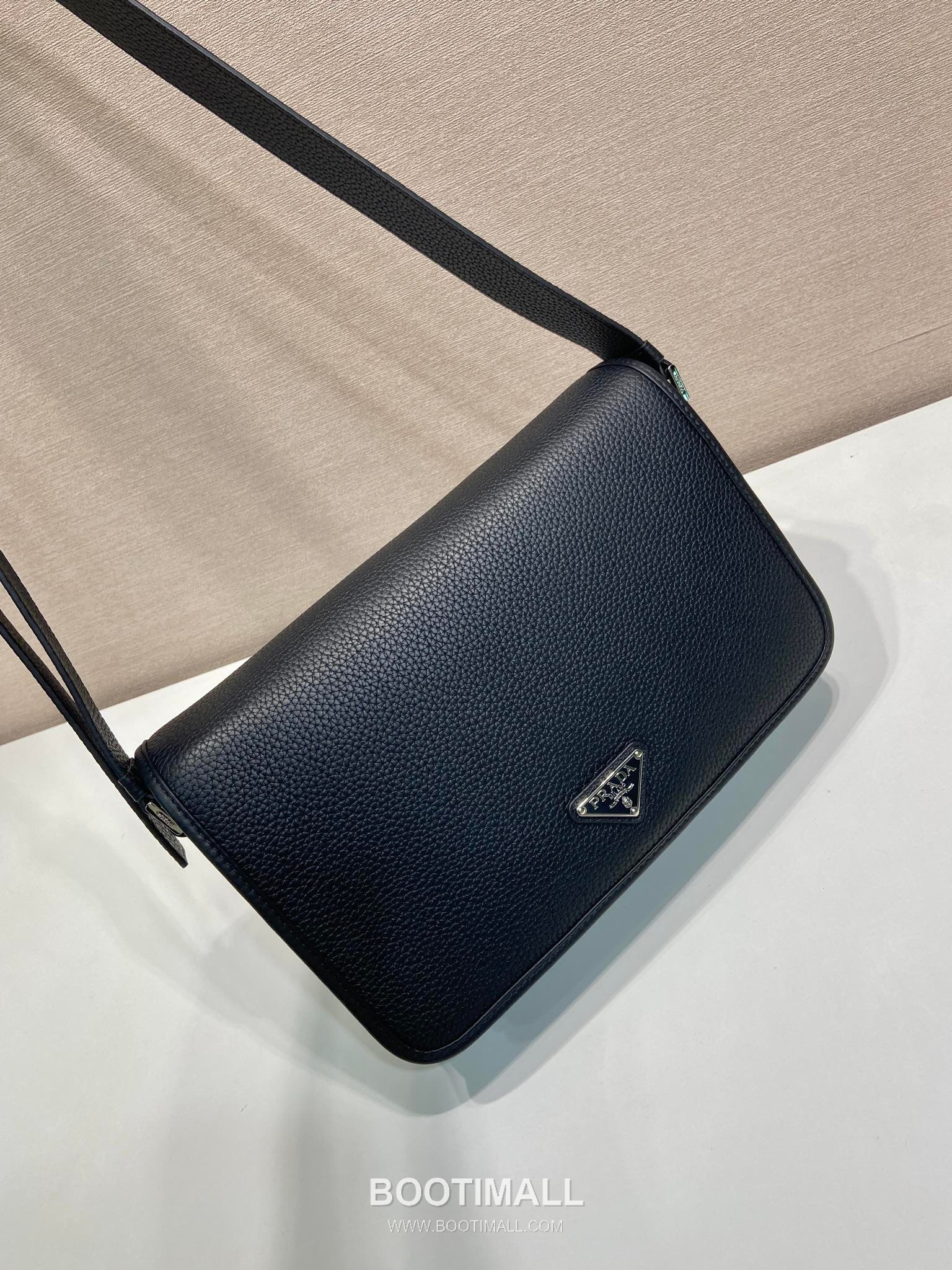 Prada Calfskin Leather Flap Messenger Bag with Magnetic Closure and Adjustable Strap 프라다 카프스킨 레더 마그네틱 플랩 조절 스트랩 메신저백 2VD075 30cm 3