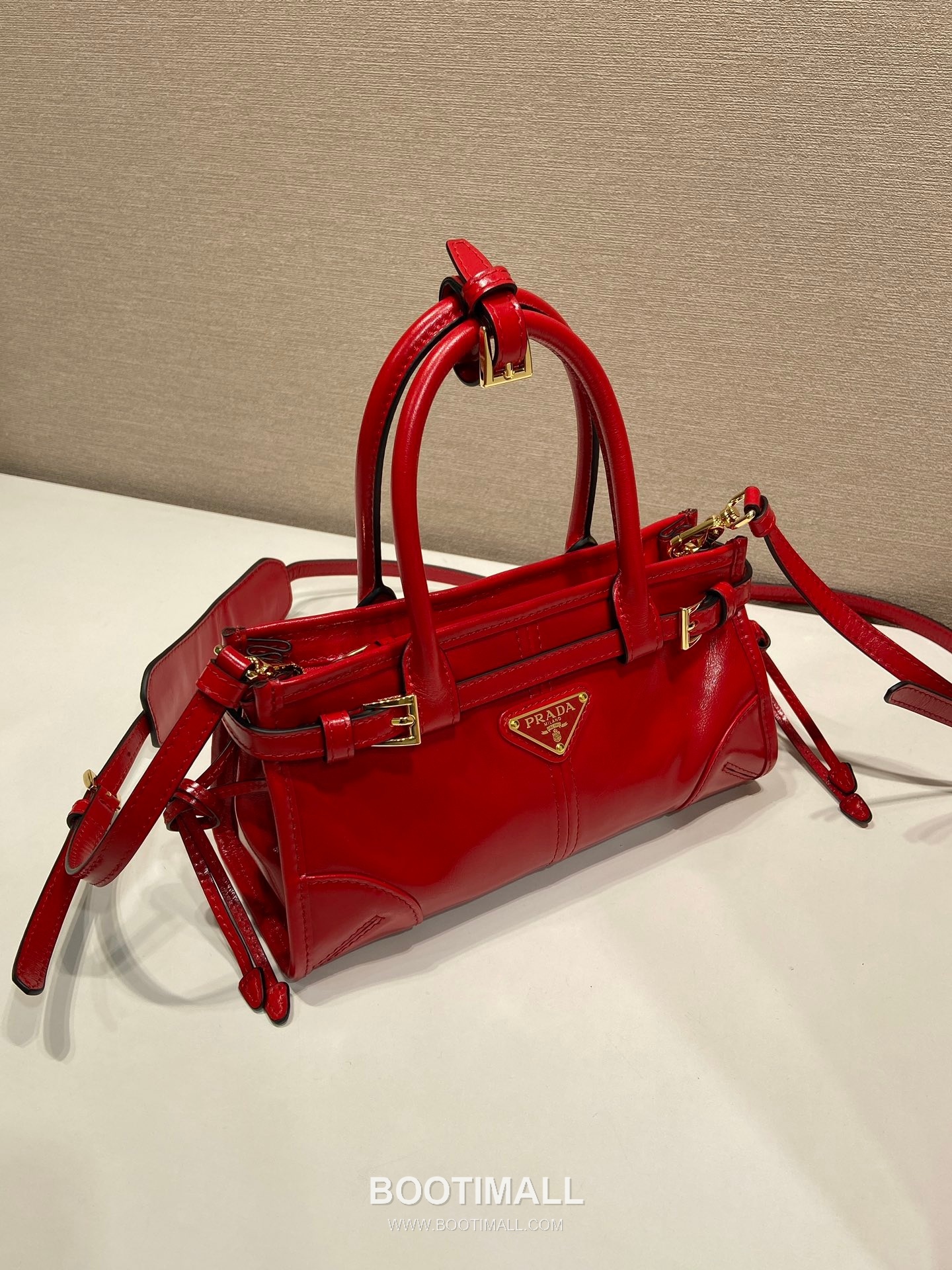 Prada Softlux Oil Wax Leather Mini Top Handle Bag with Adjustable Strap 프라다 오일왁스 레더 미니 탑핸들 조절 스트랩백 1BA486 23.5cm 2