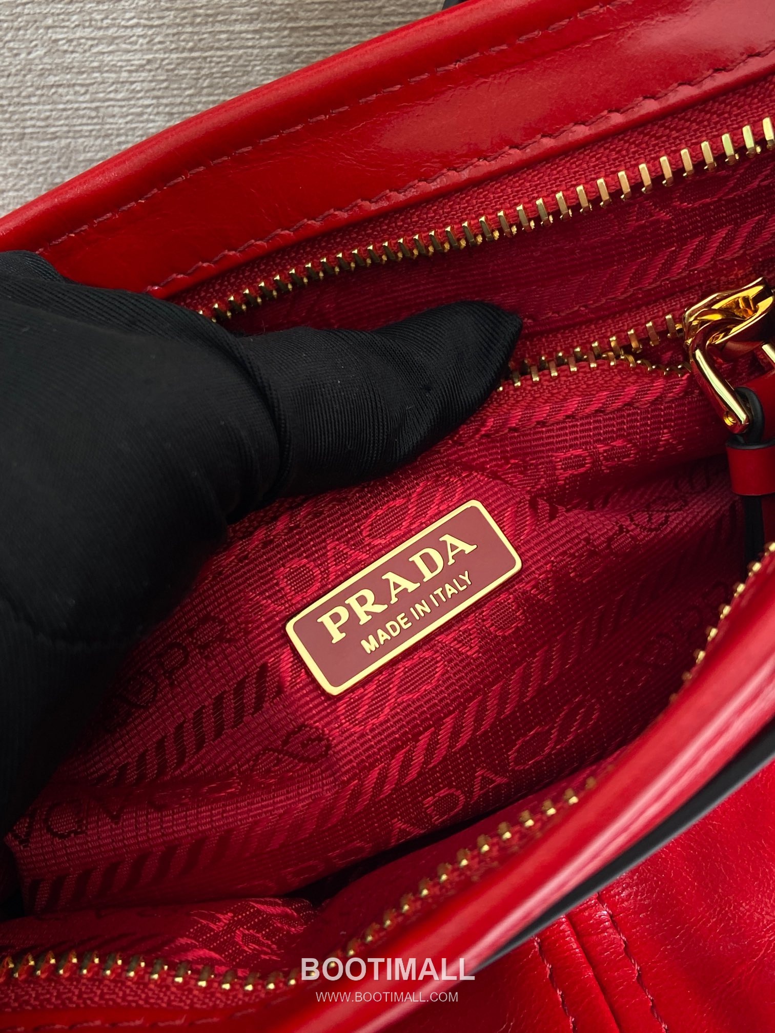 Prada Softlux Oil Wax Leather Mini Top Handle Bag with Adjustable Strap 프라다 오일왁스 레더 미니 탑핸들 조절 스트랩백 1BA486 23.5cm 9