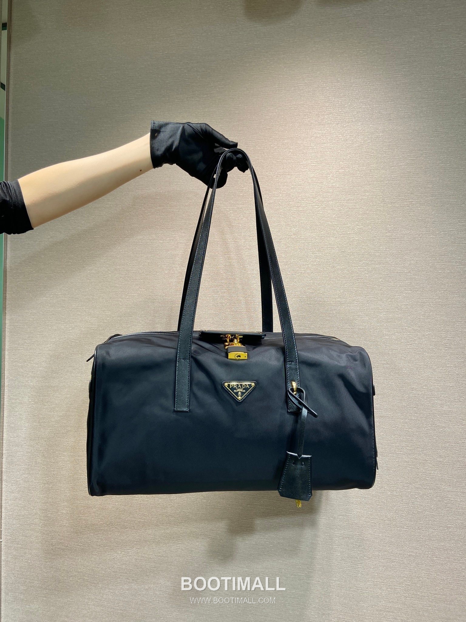 Prada Travel Duffel Bag with Leather Trim and Lock Detail 프라다 레더 트림 락 디테일 트래블 더플백 1BB135 40cm 1