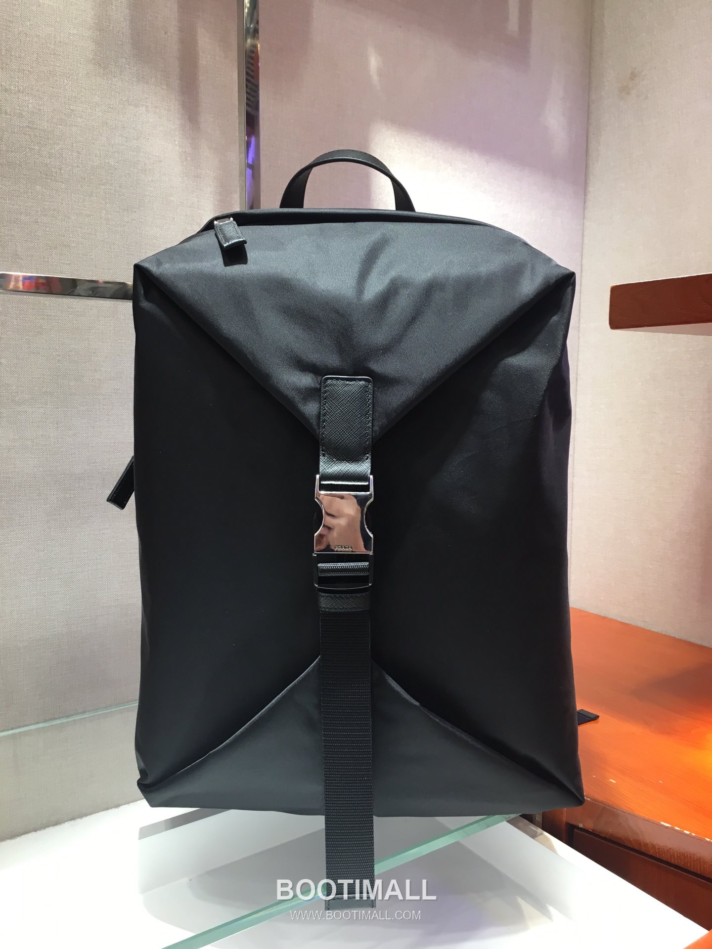 Prada Nylon Saffiano Leather Multi Functional Backpack with Hidden Pocket 프라다 나일론 사피아노 레더 히든포켓 멀티기능 백팩 2VZ028 29cm 3