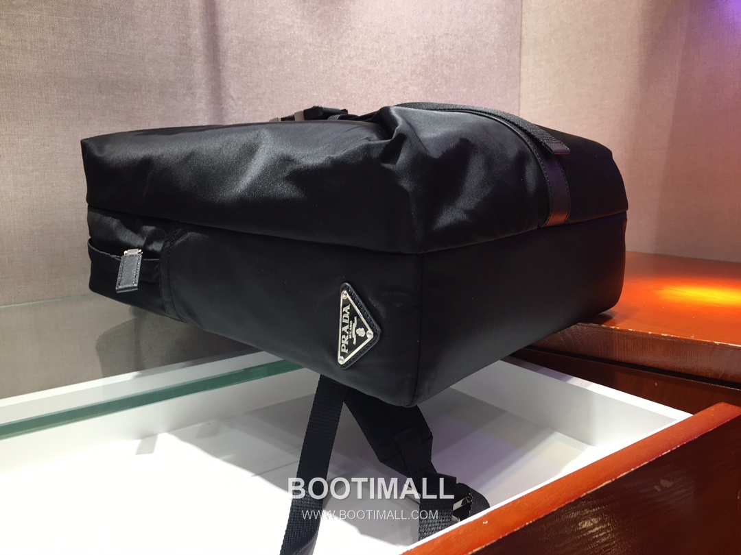 Prada Nylon Saffiano Leather Multi Functional Backpack with Hidden Pocket 프라다 나일론 사피아노 레더 히든포켓 멀티기능 백팩 2VZ028 29cm 6