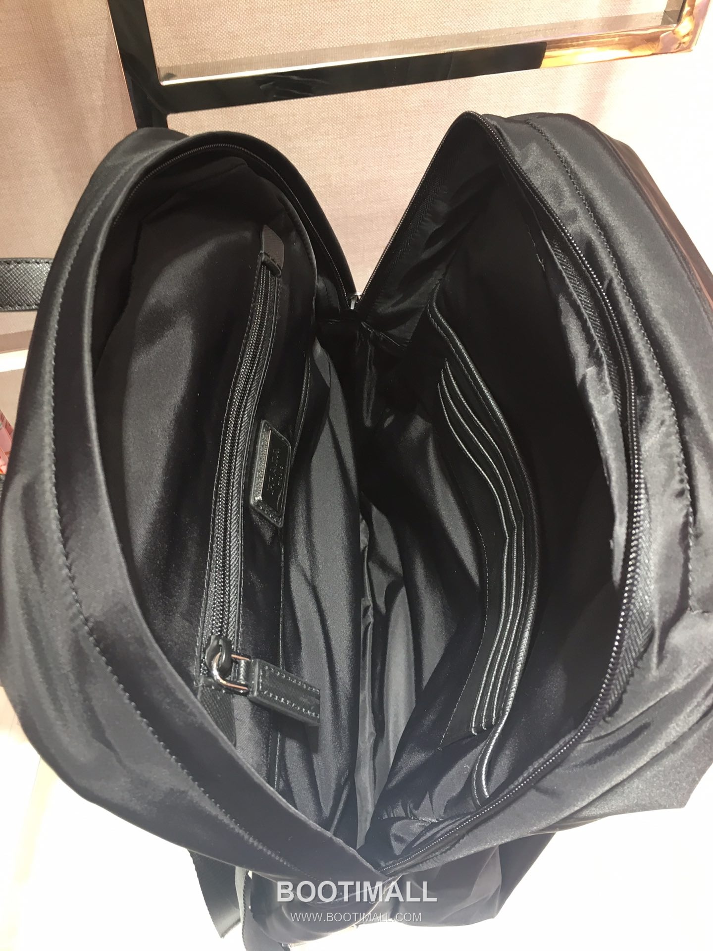 Prada Nylon Saffiano Leather Multi Functional Backpack with Hidden Pocket 프라다 나일론 사피아노 레더 히든포켓 멀티기능 백팩 2VZ028 29cm 10