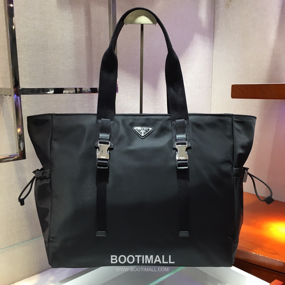 Prada Nylon Tote Bag with Saffiano Trim and Drawstring Pockets 프라다 나일론 사피아노 트림 드로스트링 포켓 토트백 2VG042 40cm 1