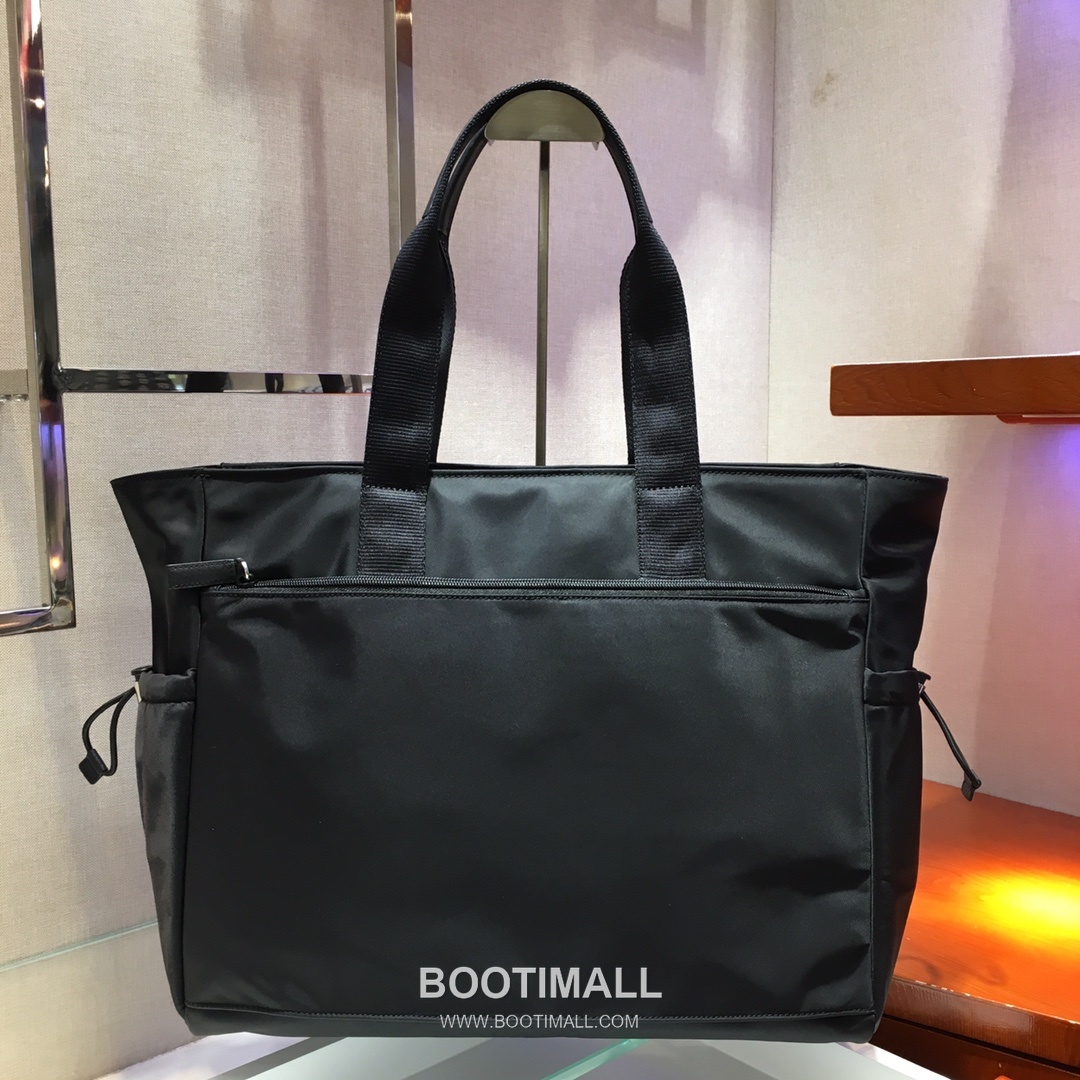 Prada Nylon Tote Bag with Saffiano Trim and Drawstring Pockets 프라다 나일론 사피아노 트림 드로스트링 포켓 토트백 2VG042 40cm 4