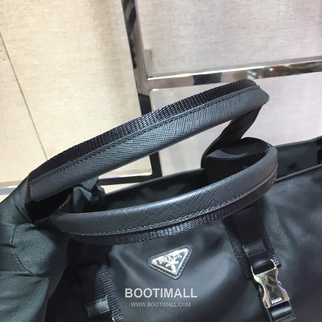 Prada Nylon Tote Bag with Saffiano Trim and Drawstring Pockets 프라다 나일론 사피아노 트림 드로스트링 포켓 토트백 2VG042 40cm 6