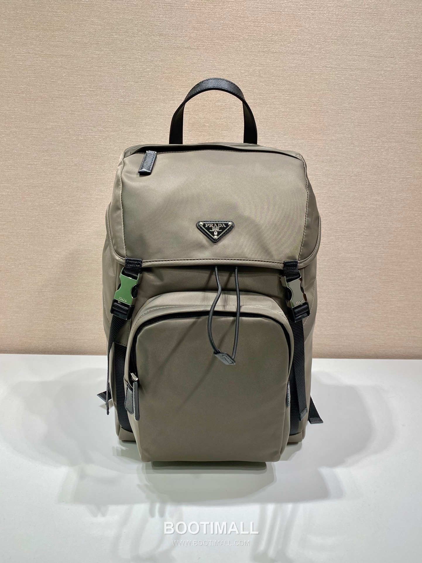 Prada Nylon Saffiano Leather Backpack with Multi Pocket and Padded Back 프라다 나일론 사피아노 레더 멀티포켓 패딩백팩 2VZ135 27cm 1
