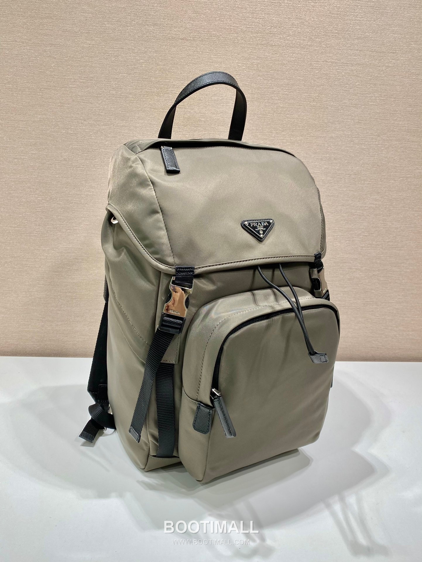 Prada Nylon Saffiano Leather Backpack with Multi Pocket and Padded Back 프라다 나일론 사피아노 레더 멀티포켓 패딩백팩 2VZ135 27cm 2