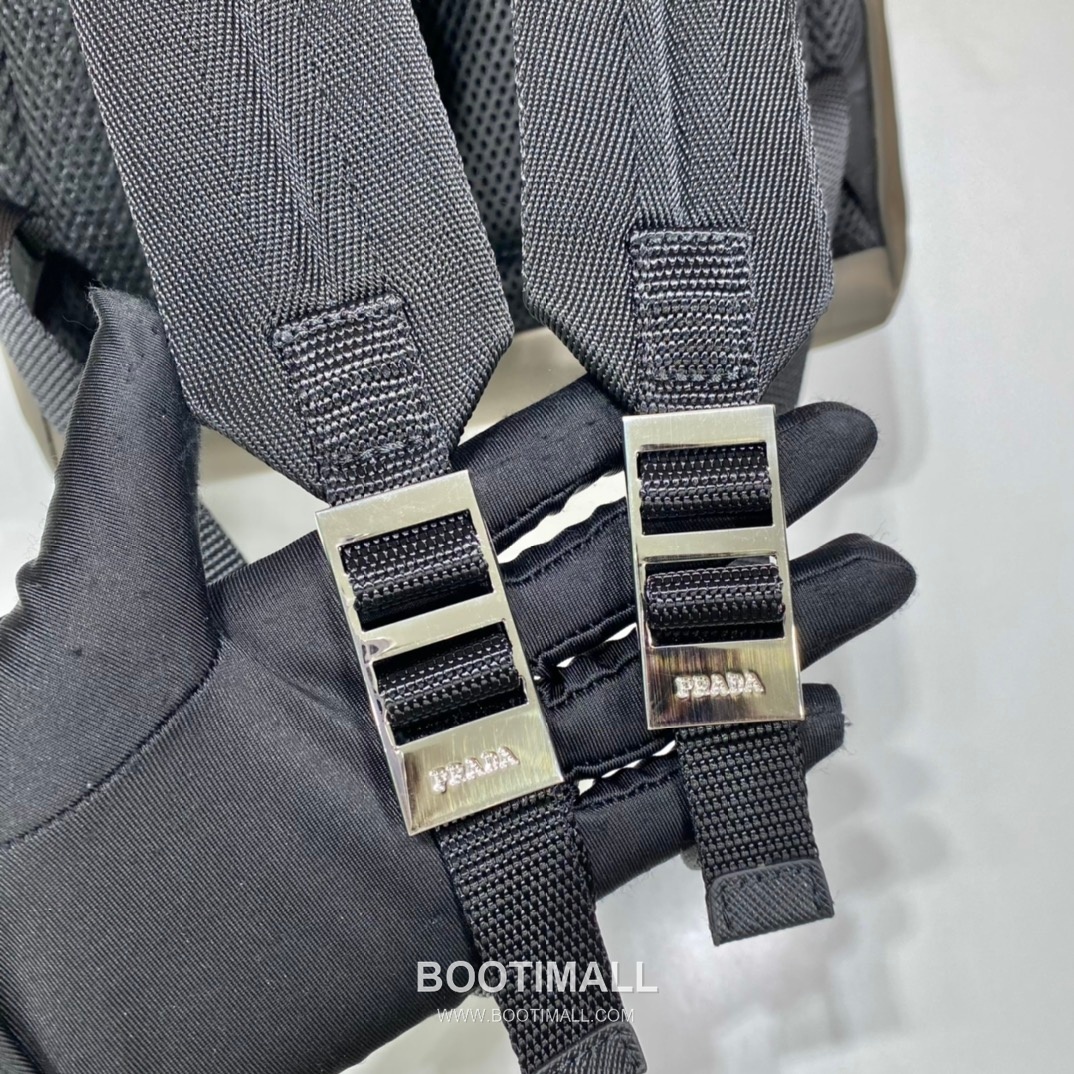 Prada Nylon Saffiano Leather Backpack with Multi Pocket and Padded Back 프라다 나일론 사피아노 레더 멀티포켓 패딩백팩 2VZ135 27cm 7