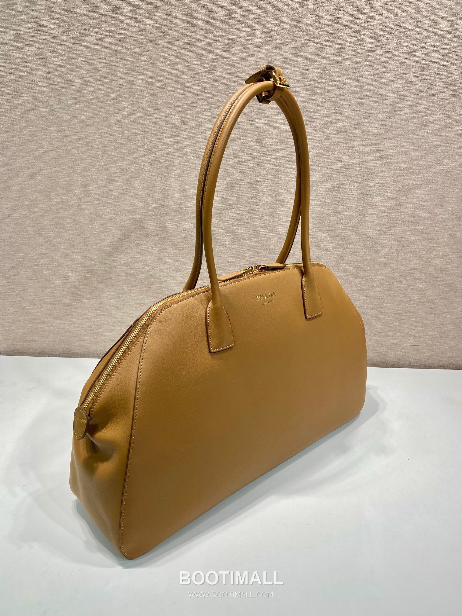 Prada Leather Shoulder Tote Bag with Three Inner Pockets and Logo Detail 프라다 레더 쓰리포켓 로고 디테일 숄더 토트백 1BG506 48cm 3