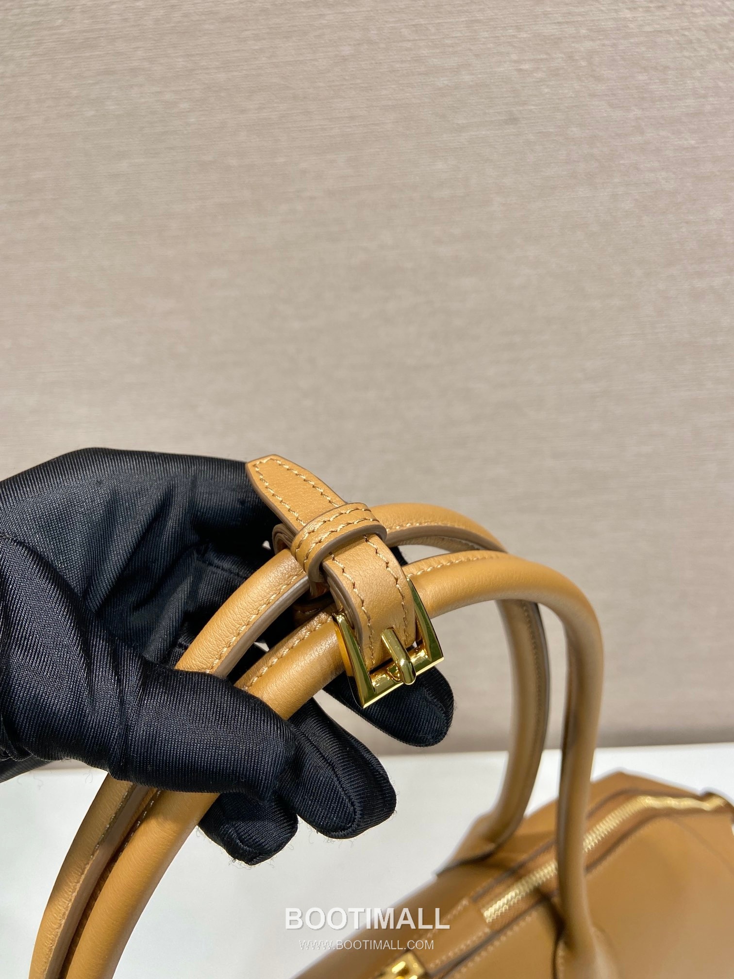 Prada Leather Shoulder Tote Bag with Three Inner Pockets and Logo Detail 프라다 레더 쓰리포켓 로고 디테일 숄더 토트백 1BG506 48cm 8