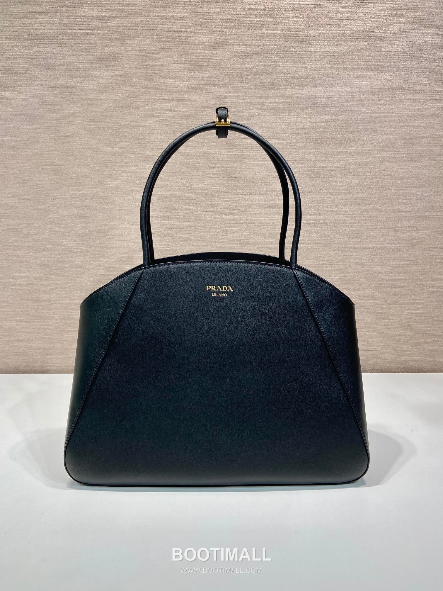 Prada Calfskin Leather Tote Bag with Minimal Design and Logo Detail 프라다 카프스킨 레더 미니멀 로고 디테일 토트백 1BG510 40cm 2