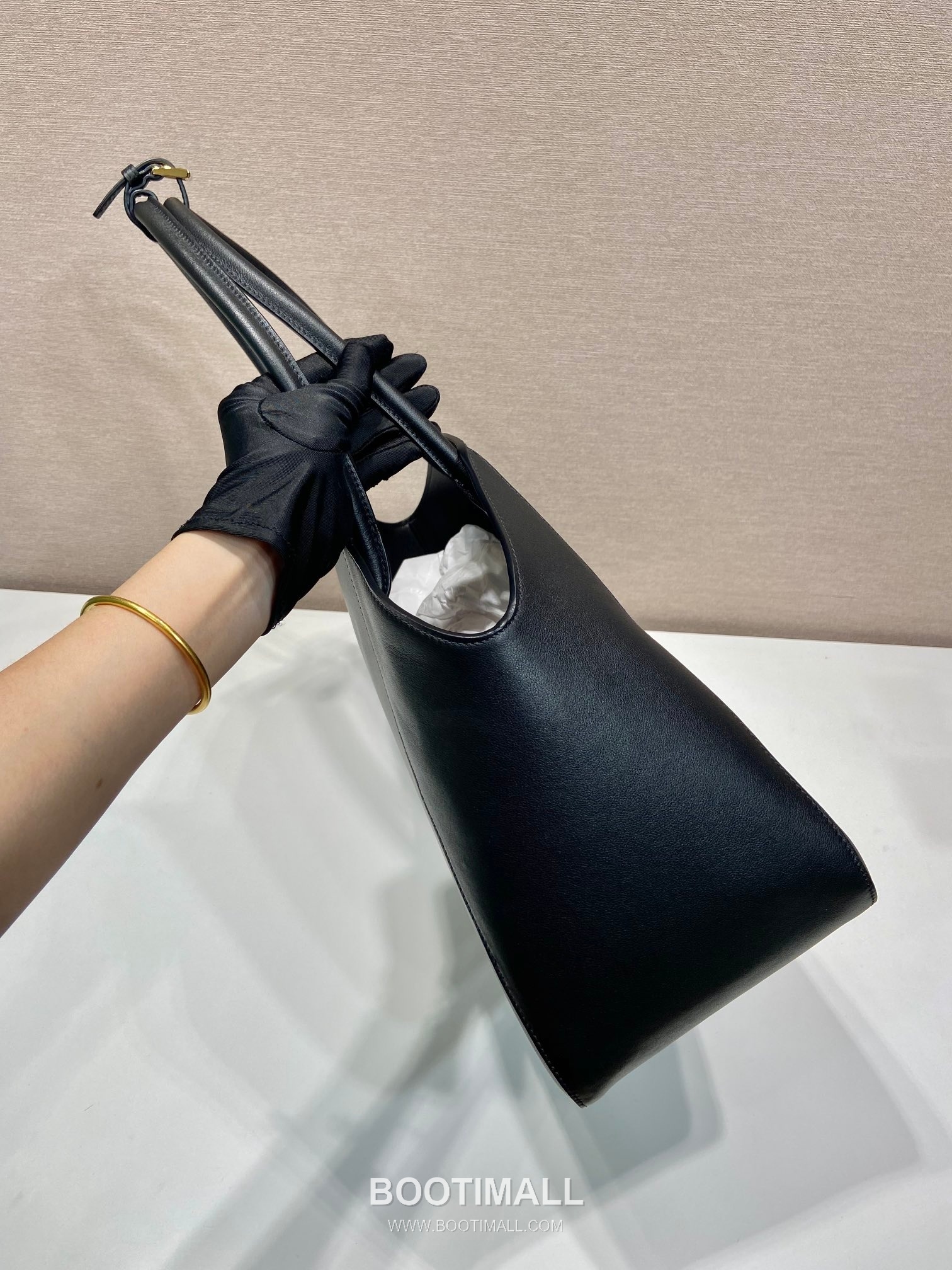 Prada Calfskin Leather Tote Bag with Minimal Design and Logo Detail 프라다 카프스킨 레더 미니멀 로고 디테일 토트백 1BG510 40cm 6