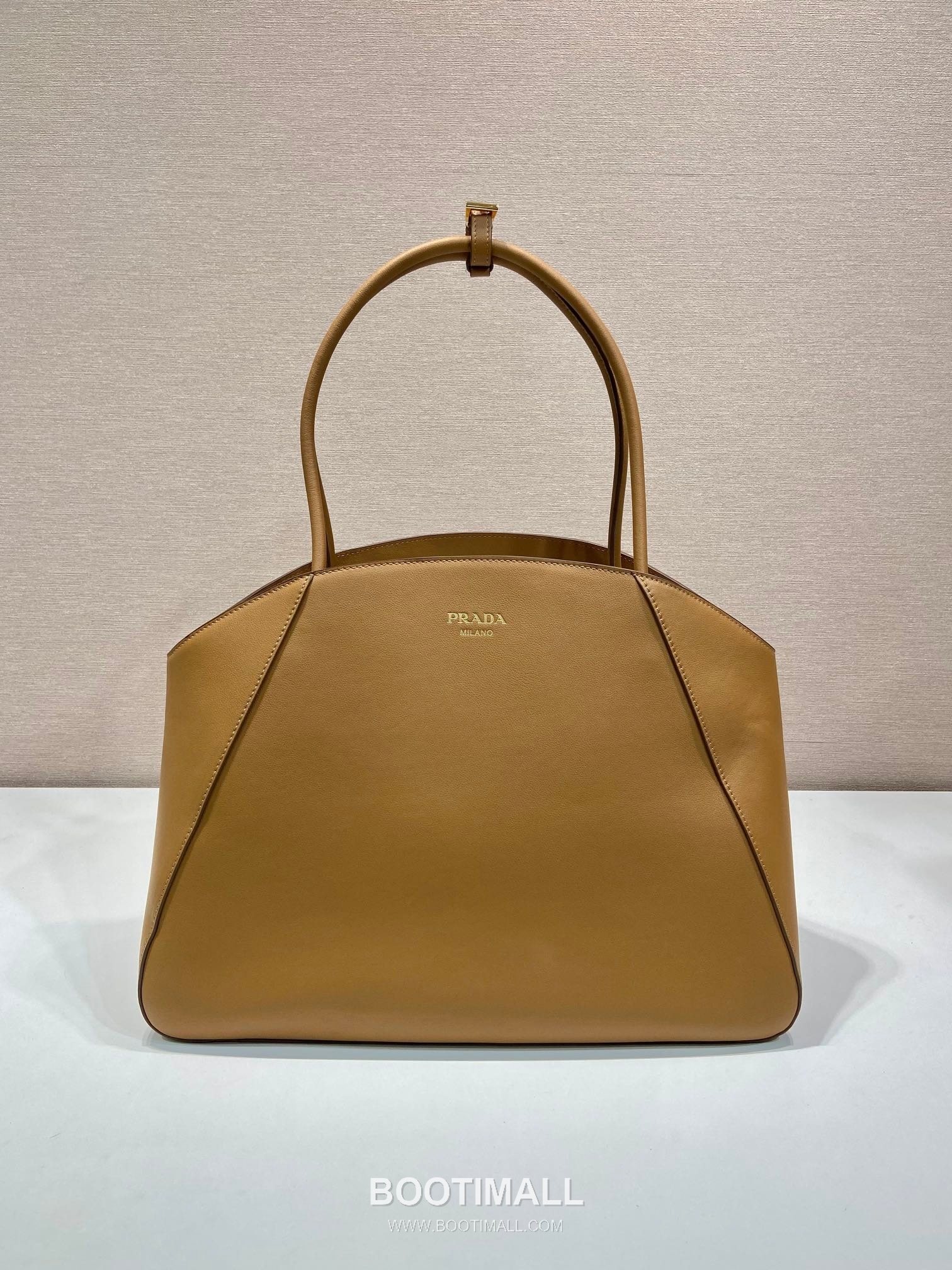 Prada Calfskin Leather Tote Bag with Minimal Design and Logo Detail 프라다 카프스킨 레더 미니멀 로고 디테일 토트백 1BG510 40cm 2