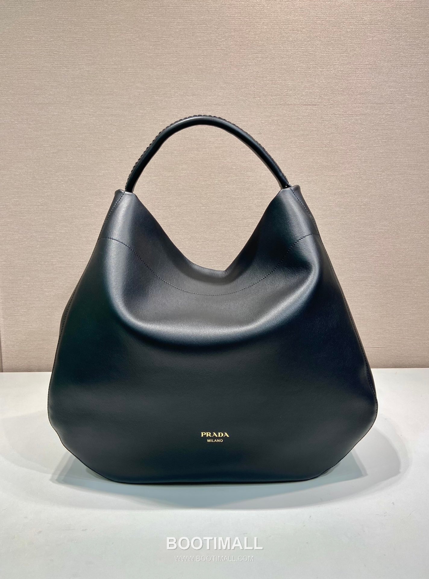 Prada Calfskin Leather Shoulder Tote Bag with Magnetic Closure and Logo Detail 프라다 카프스킨 레더 마그네틱 클로저 로고 디테일 숄더 토트백 1BC219 45.5cm 2