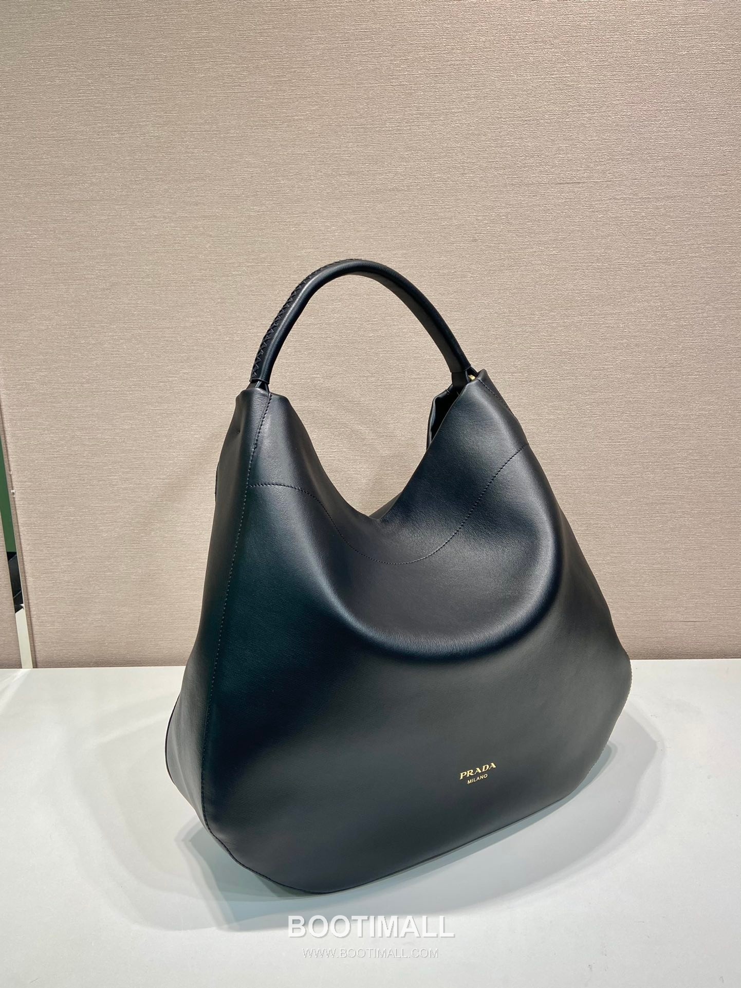 Prada Calfskin Leather Shoulder Tote Bag with Magnetic Closure and Logo Detail 프라다 카프스킨 레더 마그네틱 클로저 로고 디테일 숄더 토트백 1BC219 45.5cm 3
