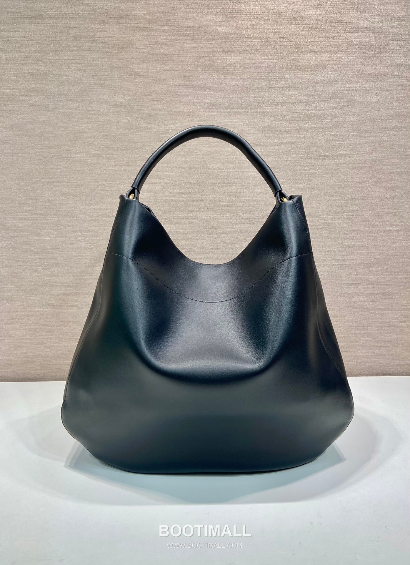 Prada Calfskin Leather Shoulder Tote Bag with Magnetic Closure and Logo Detail 프라다 카프스킨 레더 마그네틱 클로저 로고 디테일 숄더 토트백 1BC219 45.5cm 4