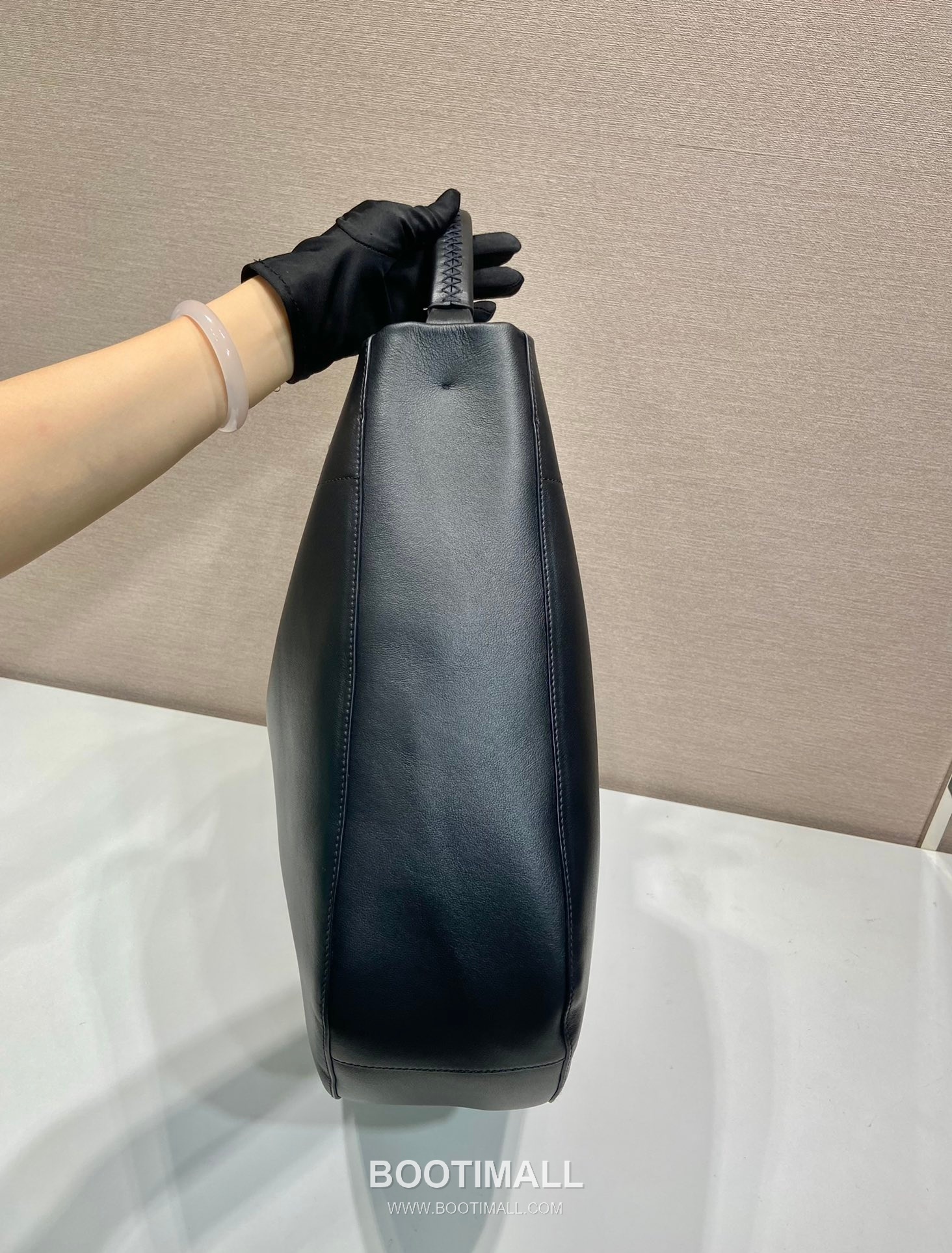 Prada Calfskin Leather Shoulder Tote Bag with Magnetic Closure and Logo Detail 프라다 카프스킨 레더 마그네틱 클로저 로고 디테일 숄더 토트백 1BC219 45.5cm 5