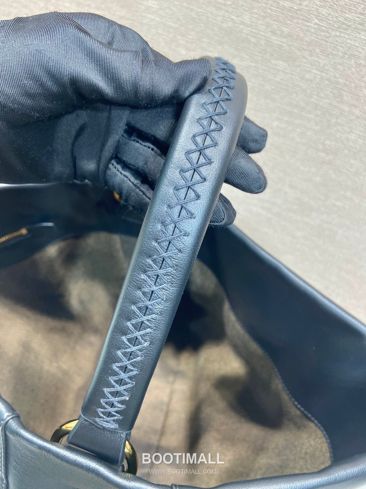 Prada Calfskin Leather Shoulder Tote Bag with Magnetic Closure and Logo Detail 프라다 카프스킨 레더 마그네틱 클로저 로고 디테일 숄더 토트백 1BC219 45.5cm 7