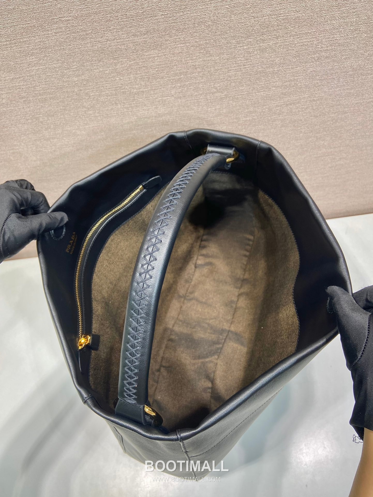 Prada Calfskin Leather Shoulder Tote Bag with Magnetic Closure and Logo Detail 프라다 카프스킨 레더 마그네틱 클로저 로고 디테일 숄더 토트백 1BC219 45.5cm 8