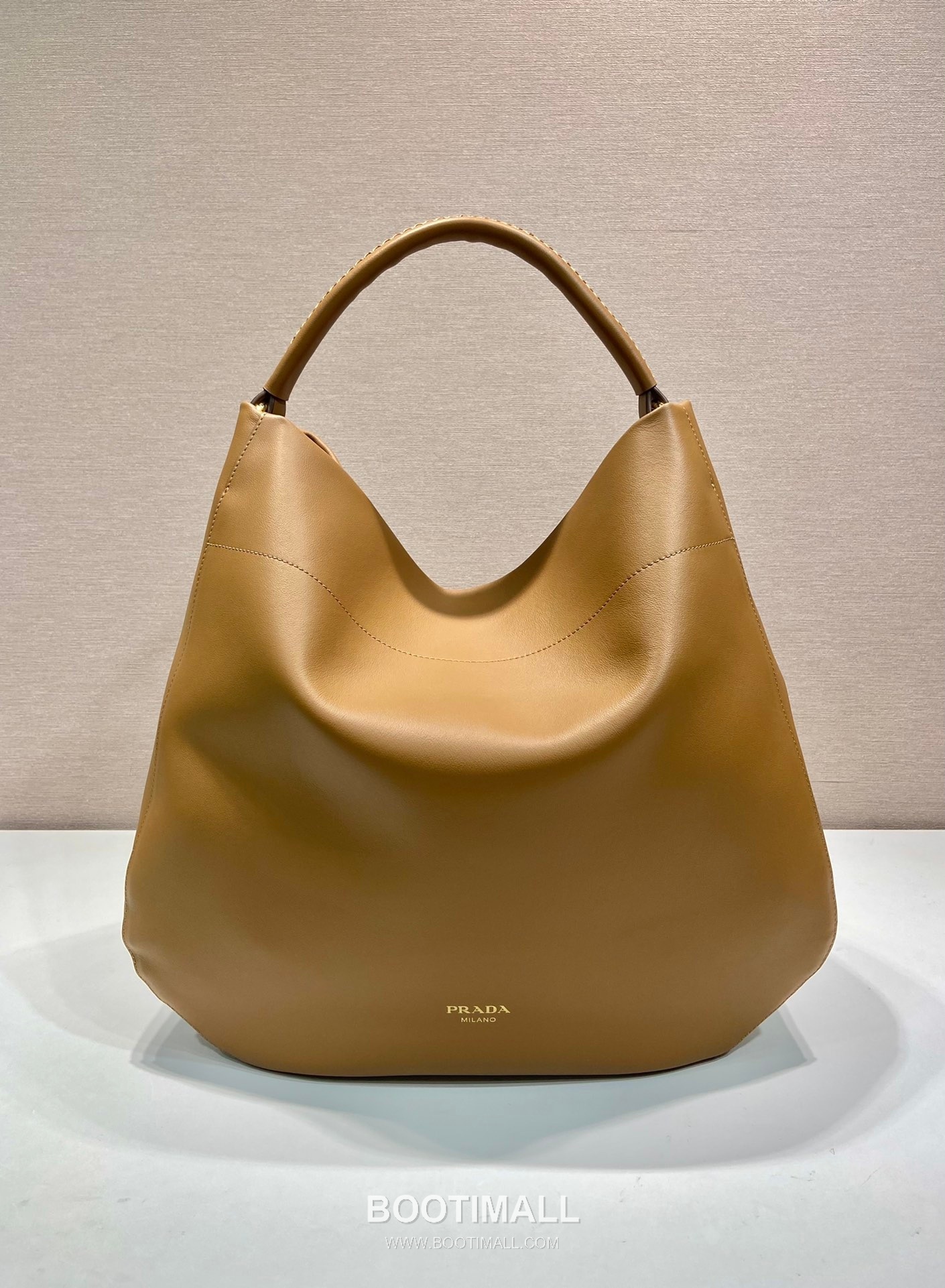 Prada Calfskin Leather Shoulder Tote Bag with Magnetic Closure and Logo Detail 프라다 카프스킨 레더 마그네틱 클로저 로고 디테일 숄더 토트백 1BC219 45.5cm 2