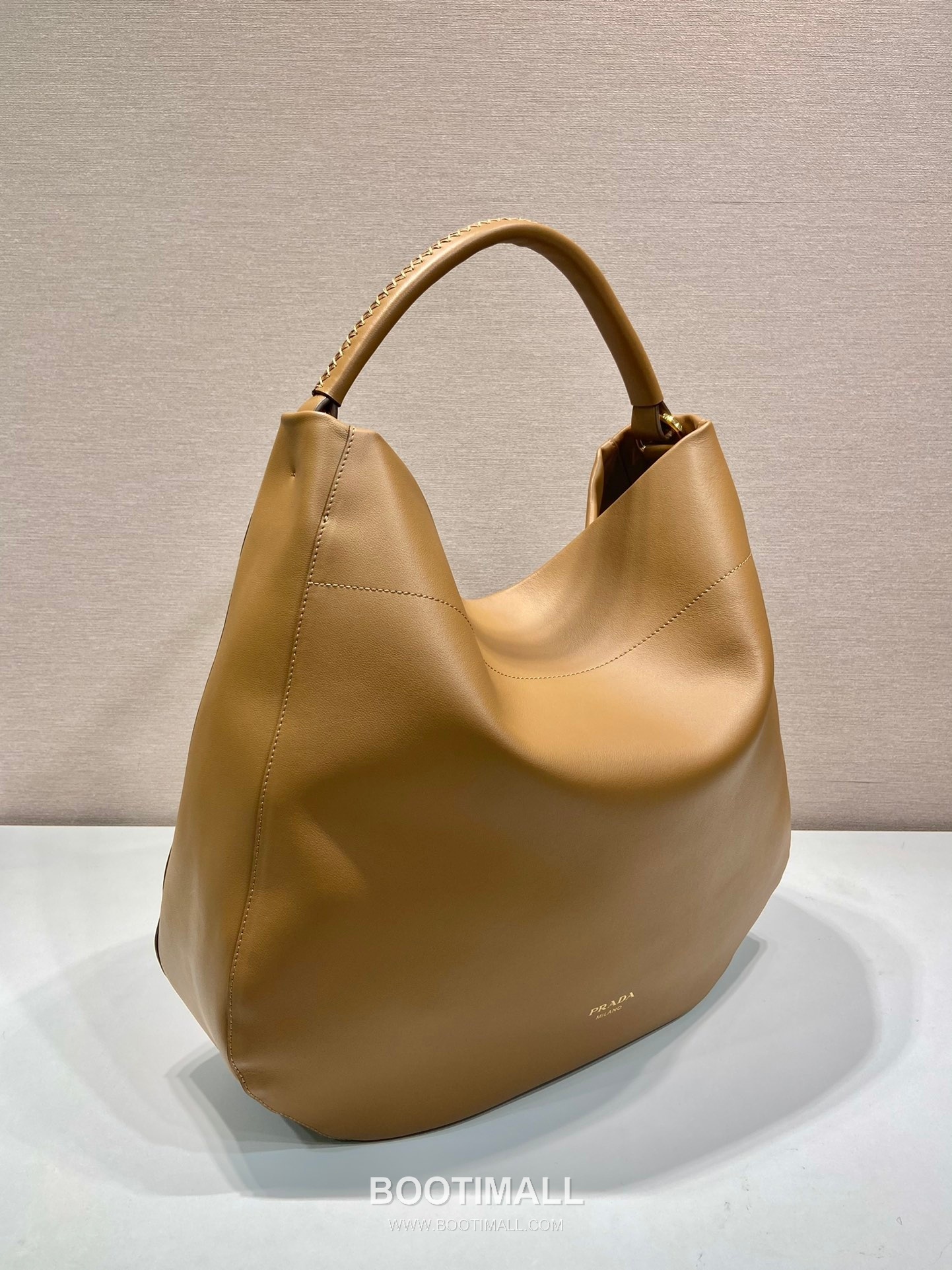 Prada Calfskin Leather Shoulder Tote Bag with Magnetic Closure and Logo Detail 프라다 카프스킨 레더 마그네틱 클로저 로고 디테일 숄더 토트백 1BC219 45.5cm 3