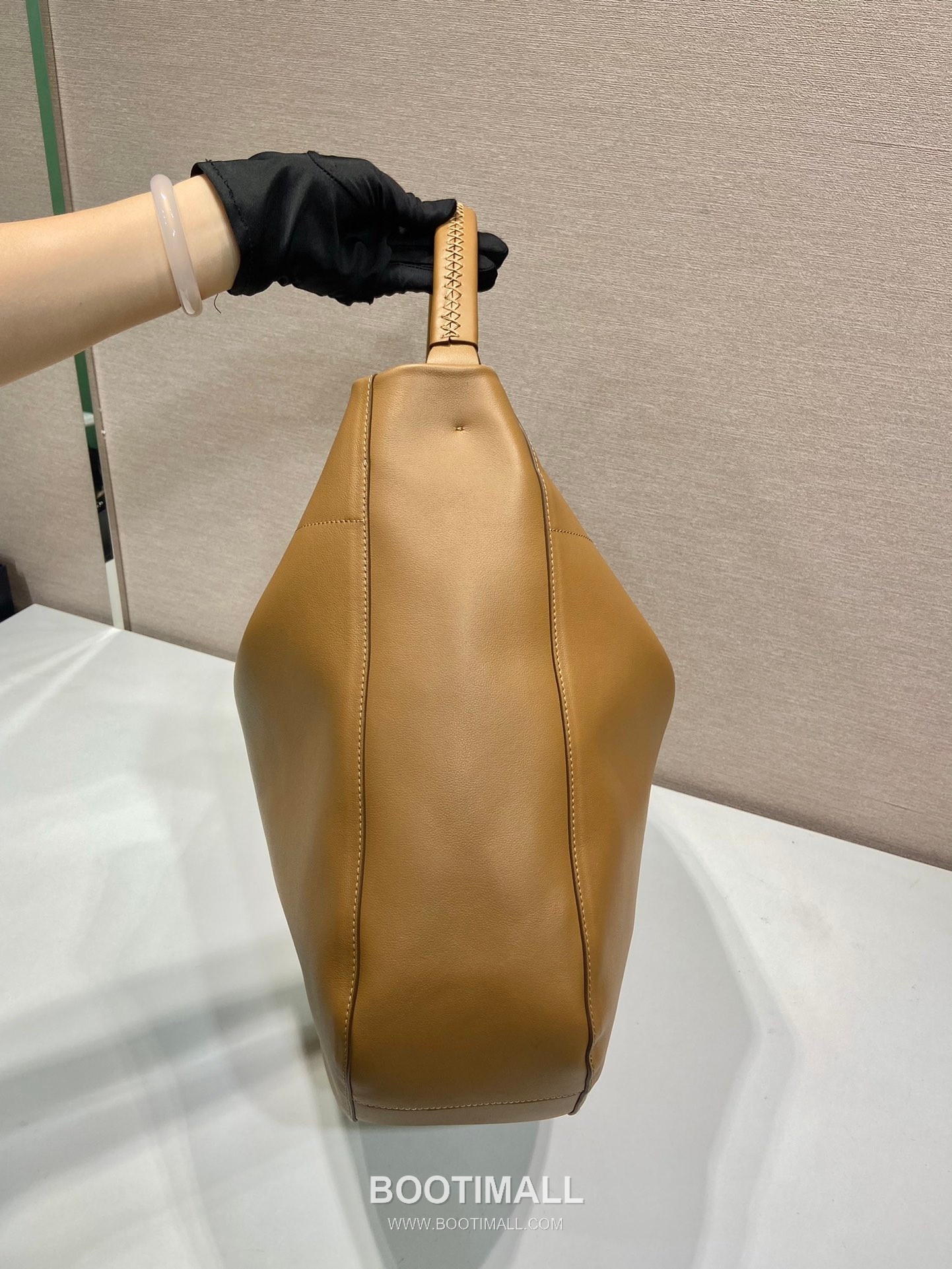 Prada Calfskin Leather Shoulder Tote Bag with Magnetic Closure and Logo Detail 프라다 카프스킨 레더 마그네틱 클로저 로고 디테일 숄더 토트백 1BC219 45.5cm 5