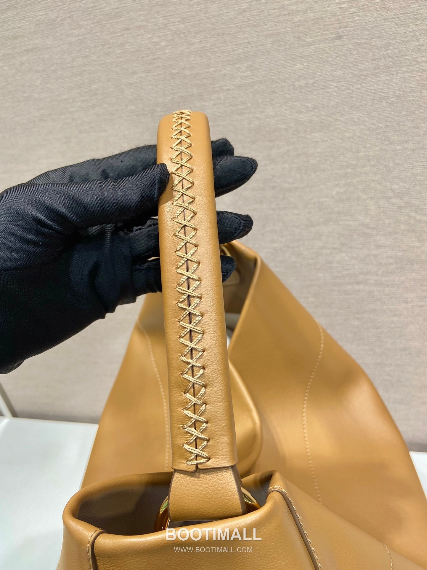 Prada Calfskin Leather Shoulder Tote Bag with Magnetic Closure and Logo Detail 프라다 카프스킨 레더 마그네틱 클로저 로고 디테일 숄더 토트백 1BC219 45.5cm 6