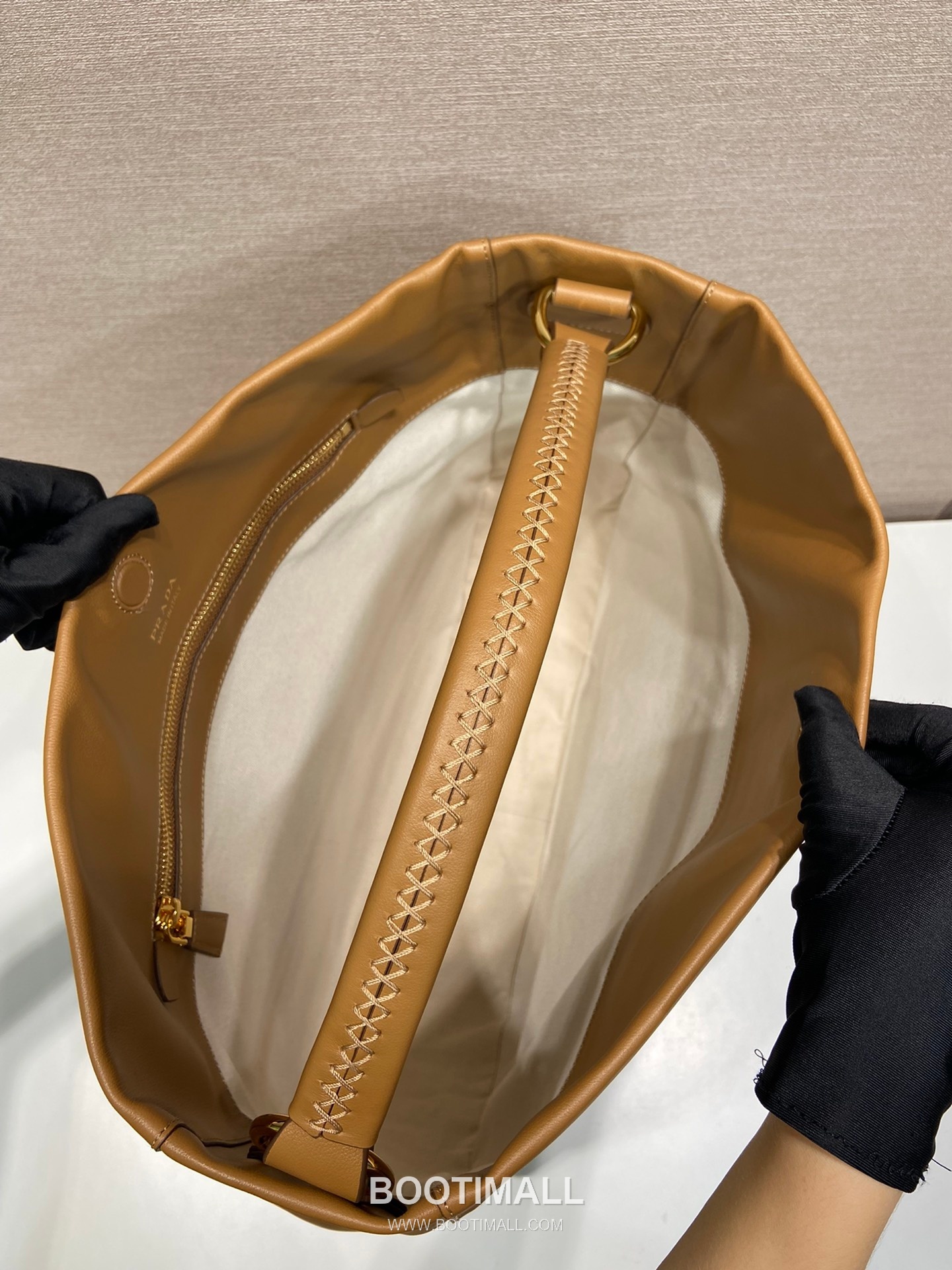 Prada Calfskin Leather Shoulder Tote Bag with Magnetic Closure and Logo Detail 프라다 카프스킨 레더 마그네틱 클로저 로고 디테일 숄더 토트백 1BC219 45.5cm 8