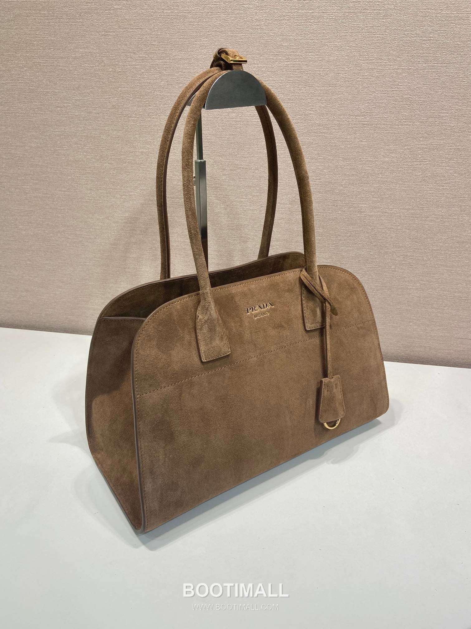 Prada Suede Leather Oversize Tote Bag with Minimal Structure 프라다 스웨이드 레더 오버사이즈 미니멀 토트백 1BG572 35cm 2