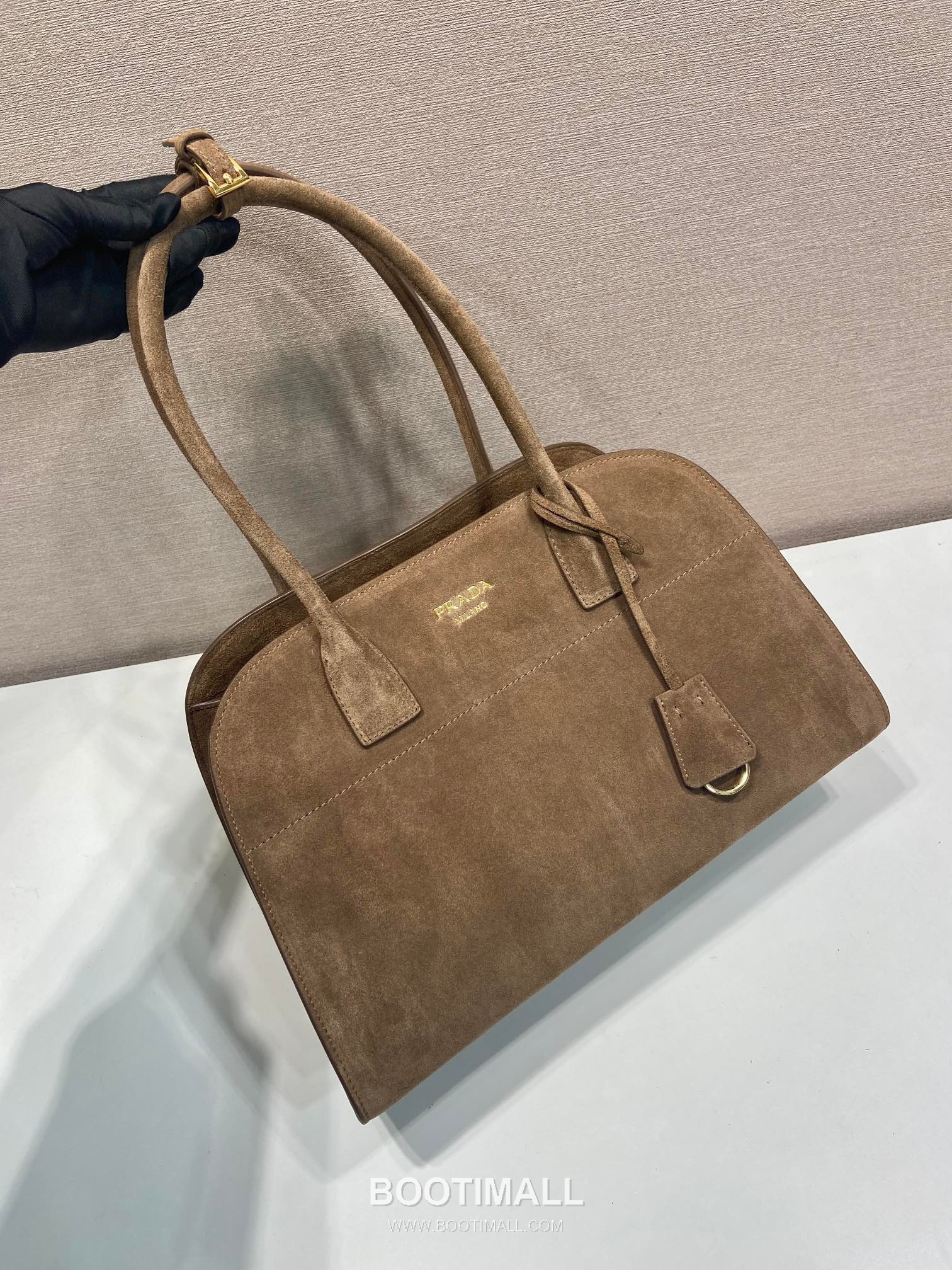 Prada Suede Leather Oversize Tote Bag with Minimal Structure 프라다 스웨이드 레더 오버사이즈 미니멀 토트백 1BG572 35cm 3