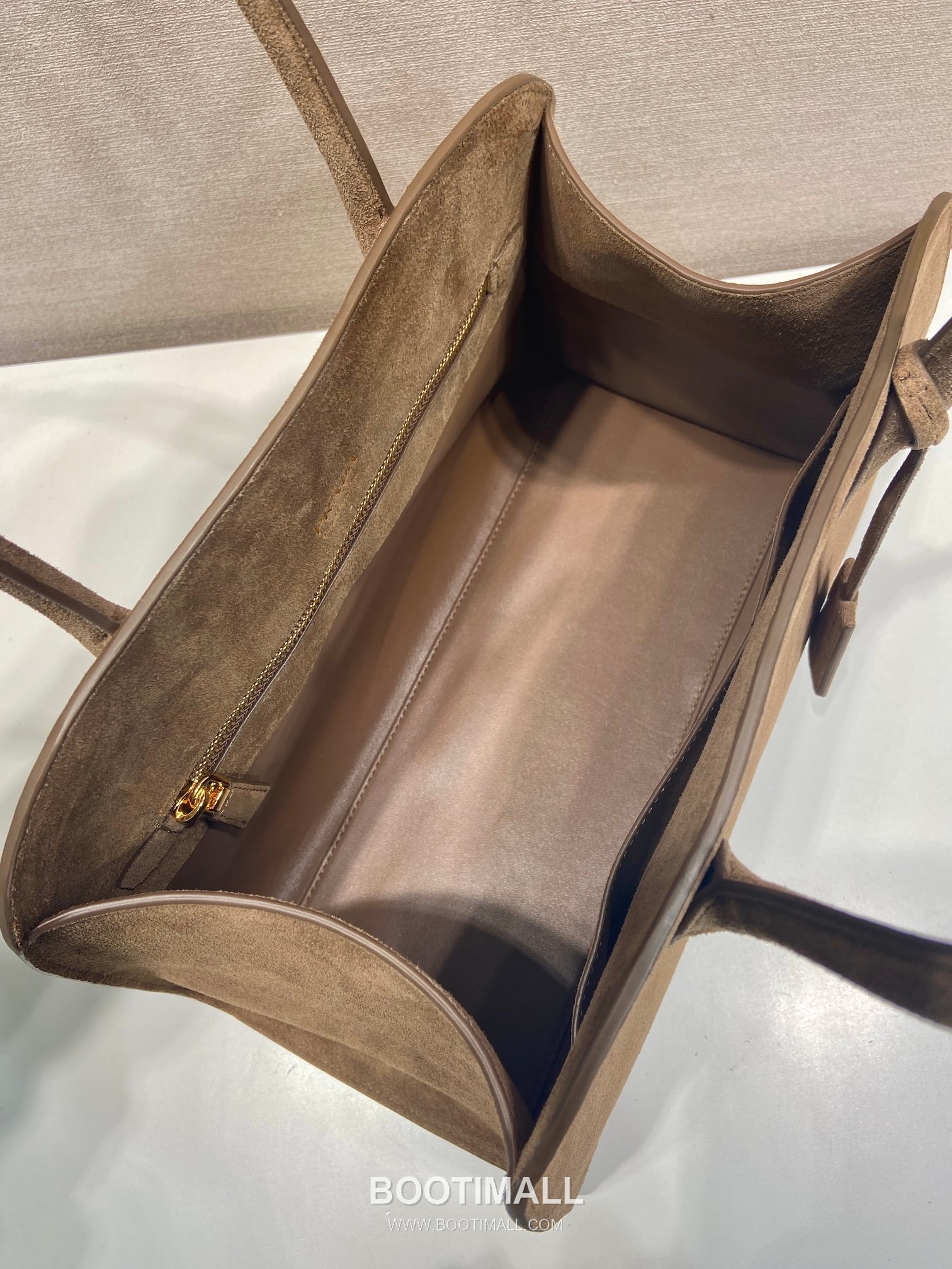 Prada Suede Leather Oversize Tote Bag with Minimal Structure 프라다 스웨이드 레더 오버사이즈 미니멀 토트백 1BG572 35cm 8