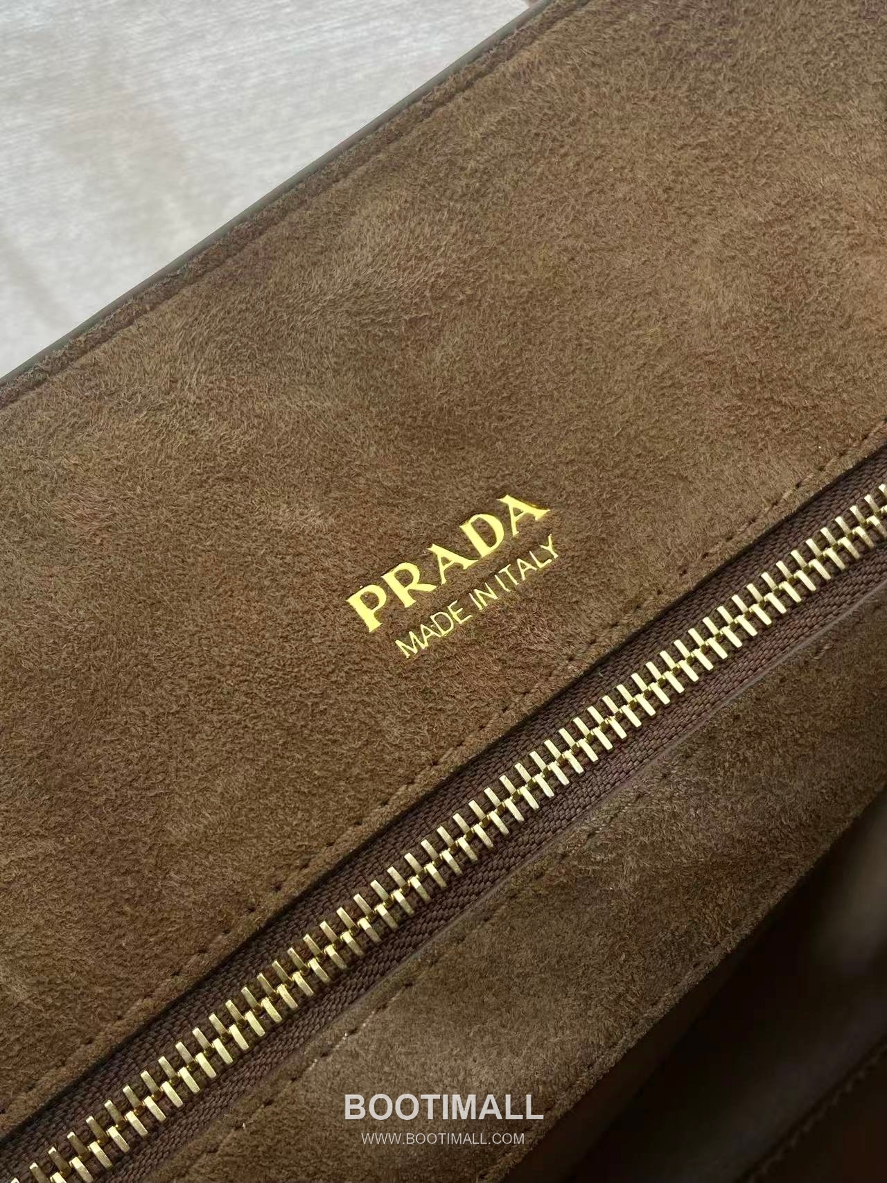 Prada Suede Leather Oversize Tote Bag with Minimal Structure 프라다 스웨이드 레더 오버사이즈 미니멀 토트백 1BG572 35cm 9