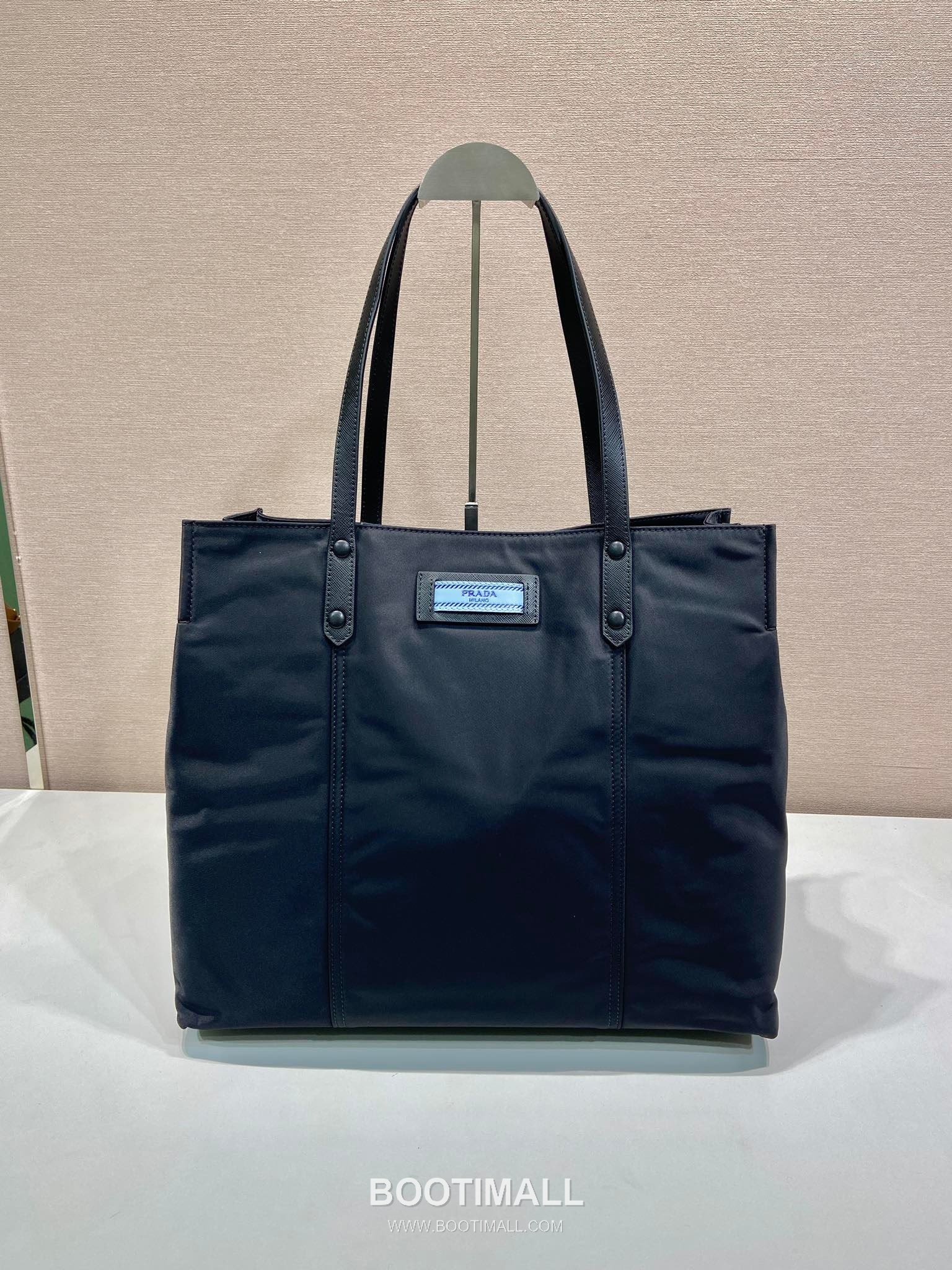 Prada Nylon Tote Bag with Calfskin Trim and Contrast Logo Detail 프라다 나일론 카프스킨 트림 콘트라스트 로고 토트백 1BG184 40cm 1
