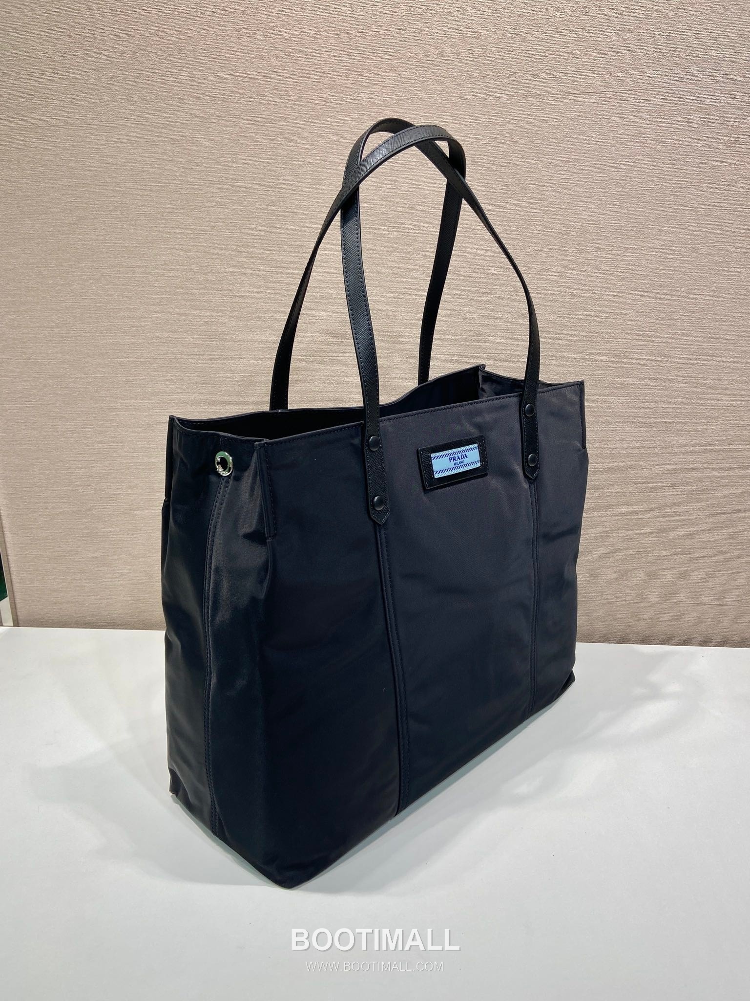 Prada Nylon Tote Bag with Calfskin Trim and Contrast Logo Detail 프라다 나일론 카프스킨 트림 콘트라스트 로고 토트백 1BG184 40cm 2