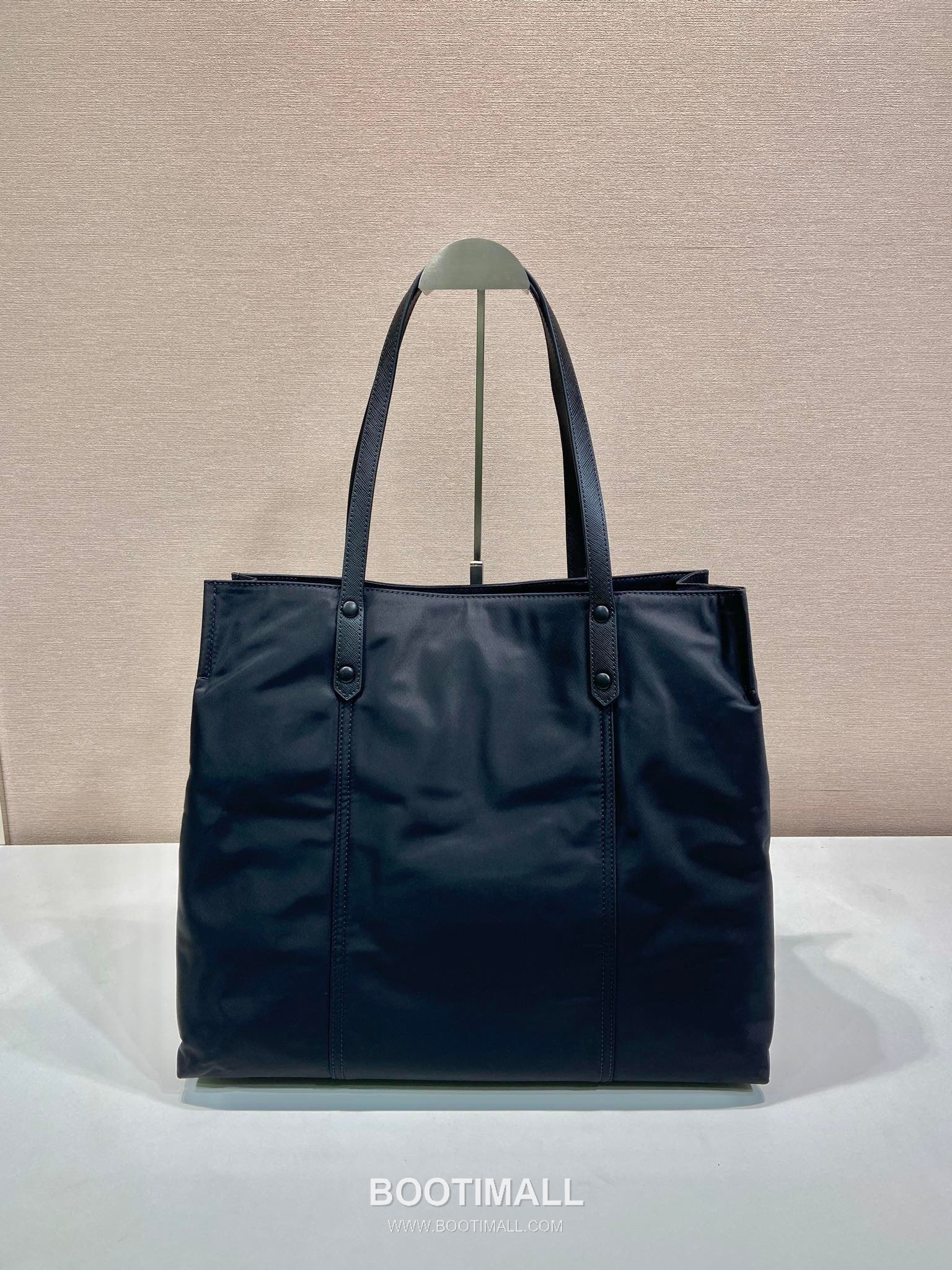 Prada Nylon Tote Bag with Calfskin Trim and Contrast Logo Detail 프라다 나일론 카프스킨 트림 콘트라스트 로고 토트백 1BG184 40cm 4