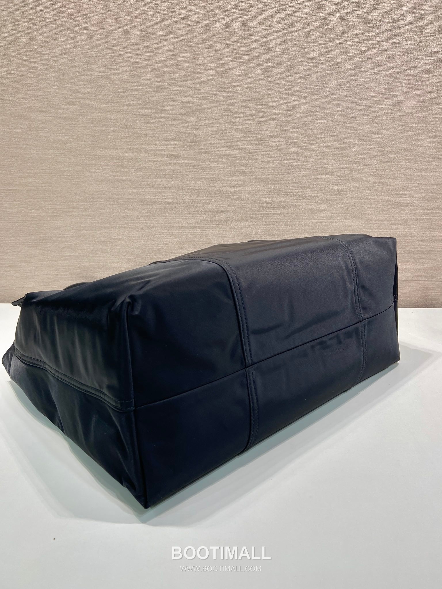 Prada Nylon Tote Bag with Calfskin Trim and Contrast Logo Detail 프라다 나일론 카프스킨 트림 콘트라스트 로고 토트백 1BG184 40cm 6