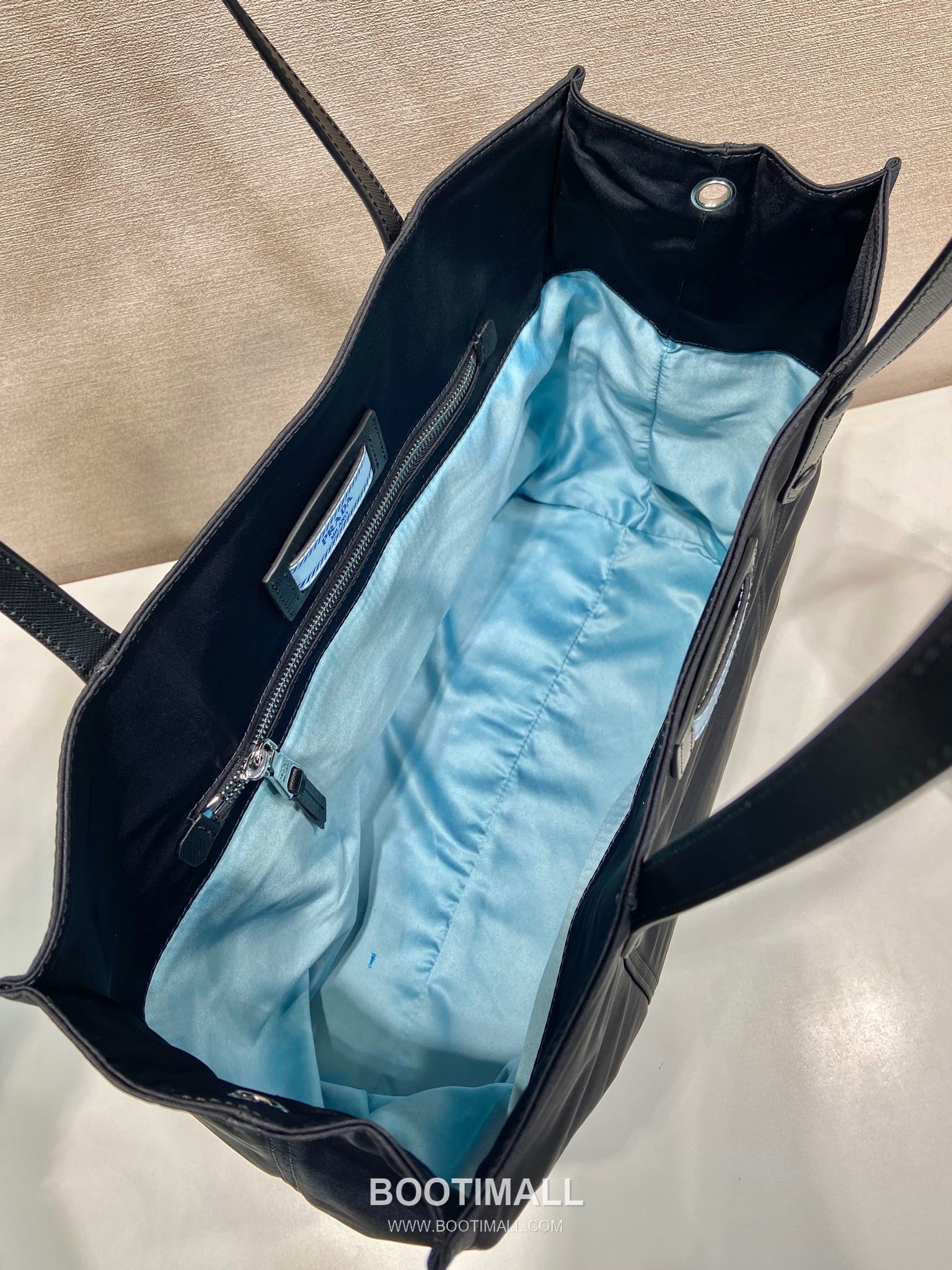 Prada Nylon Tote Bag with Calfskin Trim and Contrast Logo Detail 프라다 나일론 카프스킨 트림 콘트라스트 로고 토트백 1BG184 40cm 8