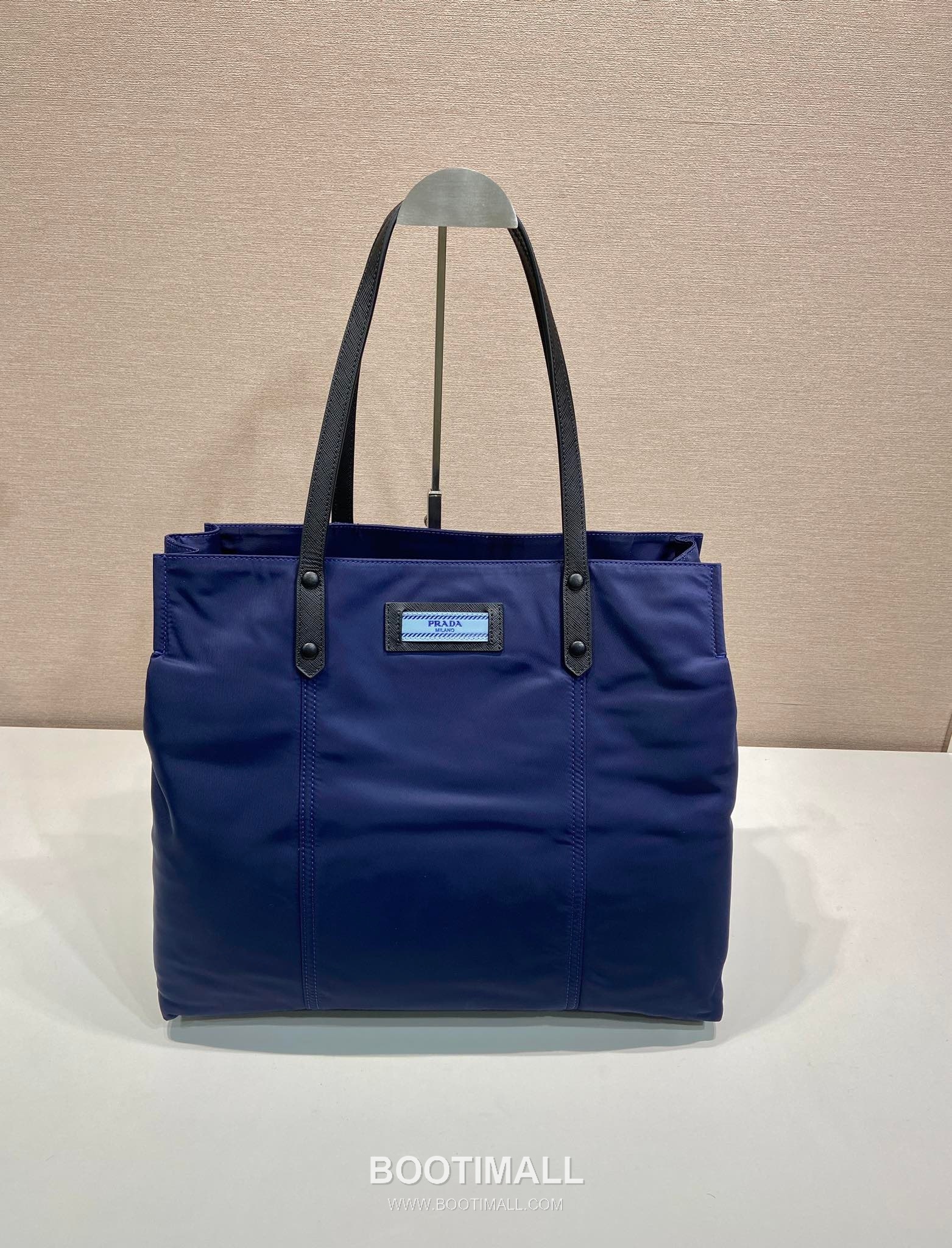 Prada Nylon Tote Bag with Calfskin Trim and Contrast Logo Detail 프라다 나일론 카프스킨 트림 콘트라스트 로고 토트백 1BG184 40cm 1