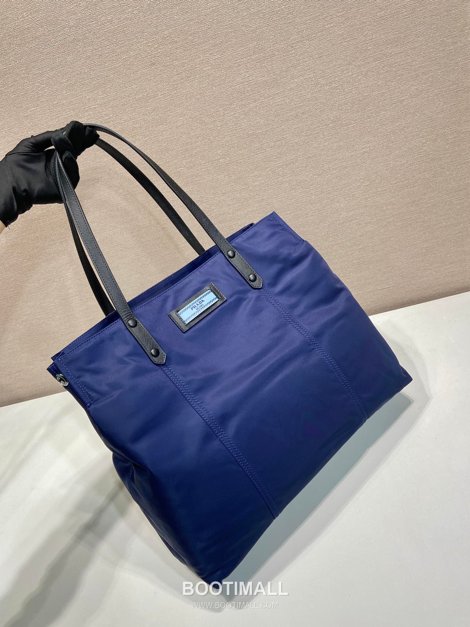 Prada Nylon Tote Bag with Calfskin Trim and Contrast Logo Detail 프라다 나일론 카프스킨 트림 콘트라스트 로고 토트백 1BG184 40cm 2
