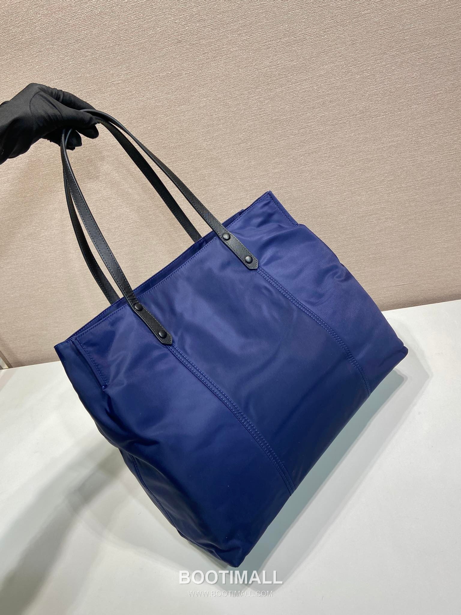 Prada Nylon Tote Bag with Calfskin Trim and Contrast Logo Detail 프라다 나일론 카프스킨 트림 콘트라스트 로고 토트백 1BG184 40cm 4
