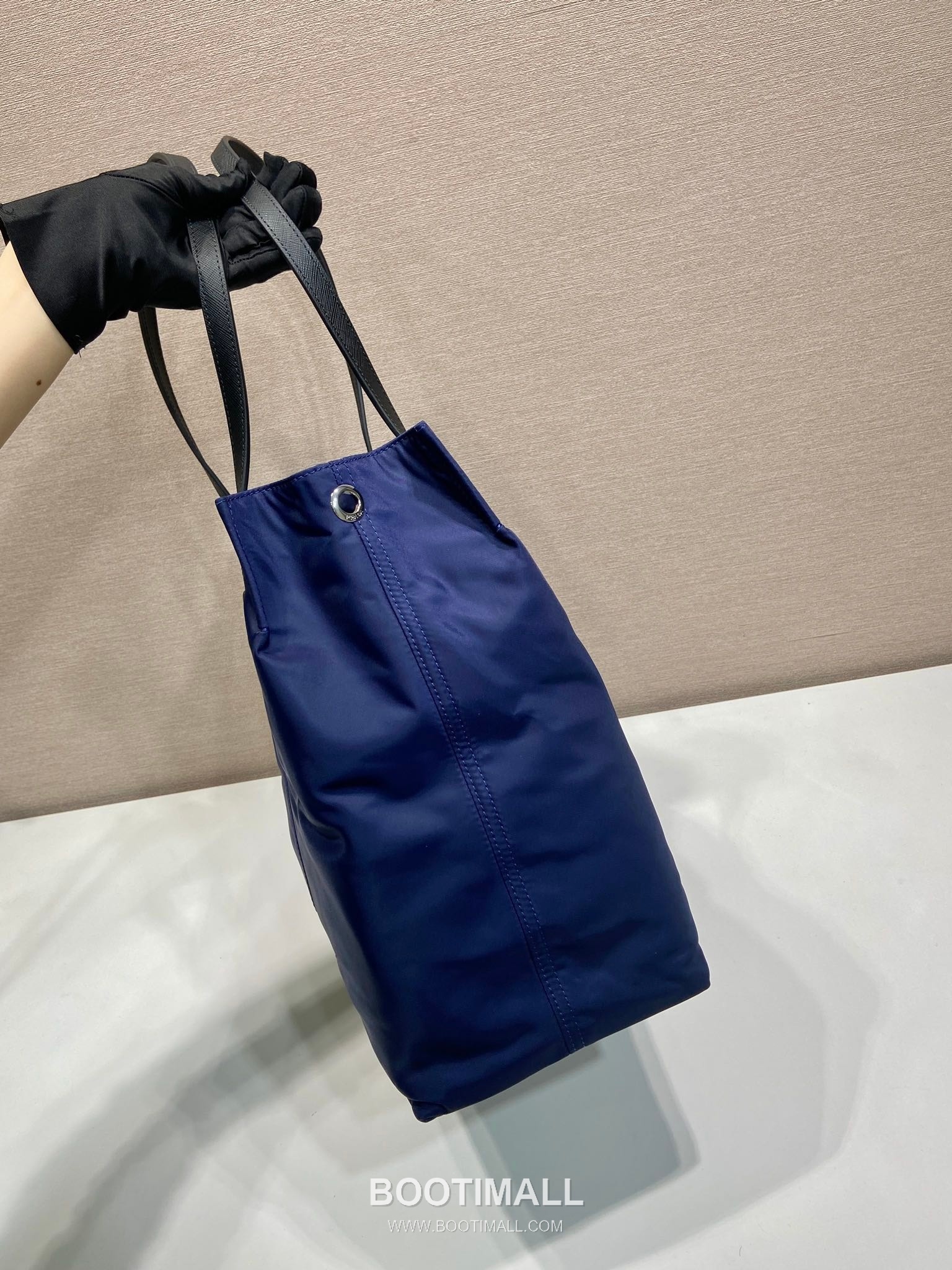 Prada Nylon Tote Bag with Calfskin Trim and Contrast Logo Detail 프라다 나일론 카프스킨 트림 콘트라스트 로고 토트백 1BG184 40cm 5