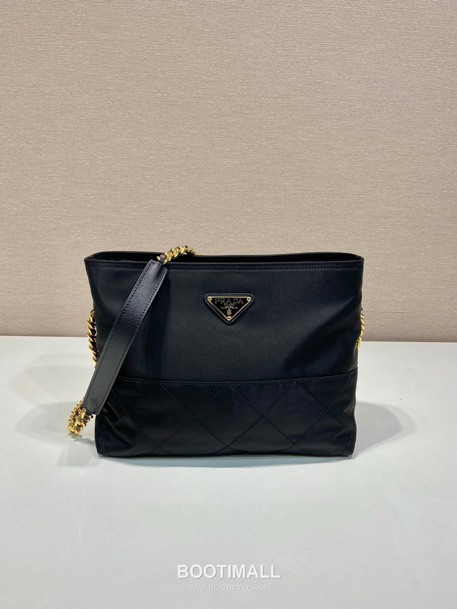 Prada Quilted Nylon Chain Hobo Bag with Vintage Style 프라다 퀼팅 나일론 체인 빈티지 호보백 1BD645 25cm 2
