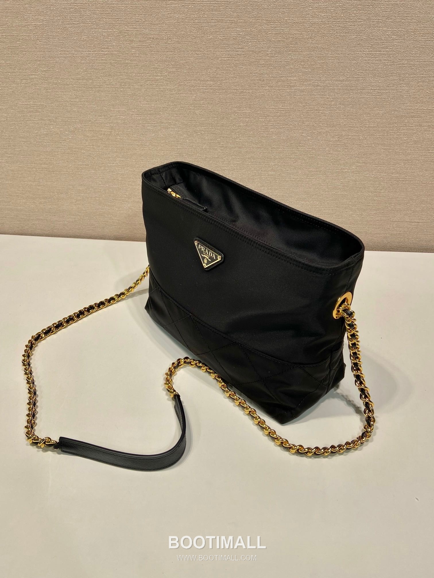 Prada Quilted Nylon Chain Hobo Bag with Vintage Style 프라다 퀼팅 나일론 체인 빈티지 호보백 1BD645 25cm 4